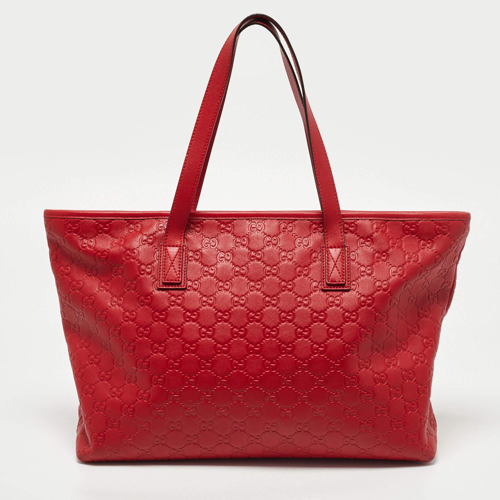 Bolso shopper con cremallera de piel Gucci Guccissima rojo en Bastante bueno Estado en Dubai, Al Qouz 2