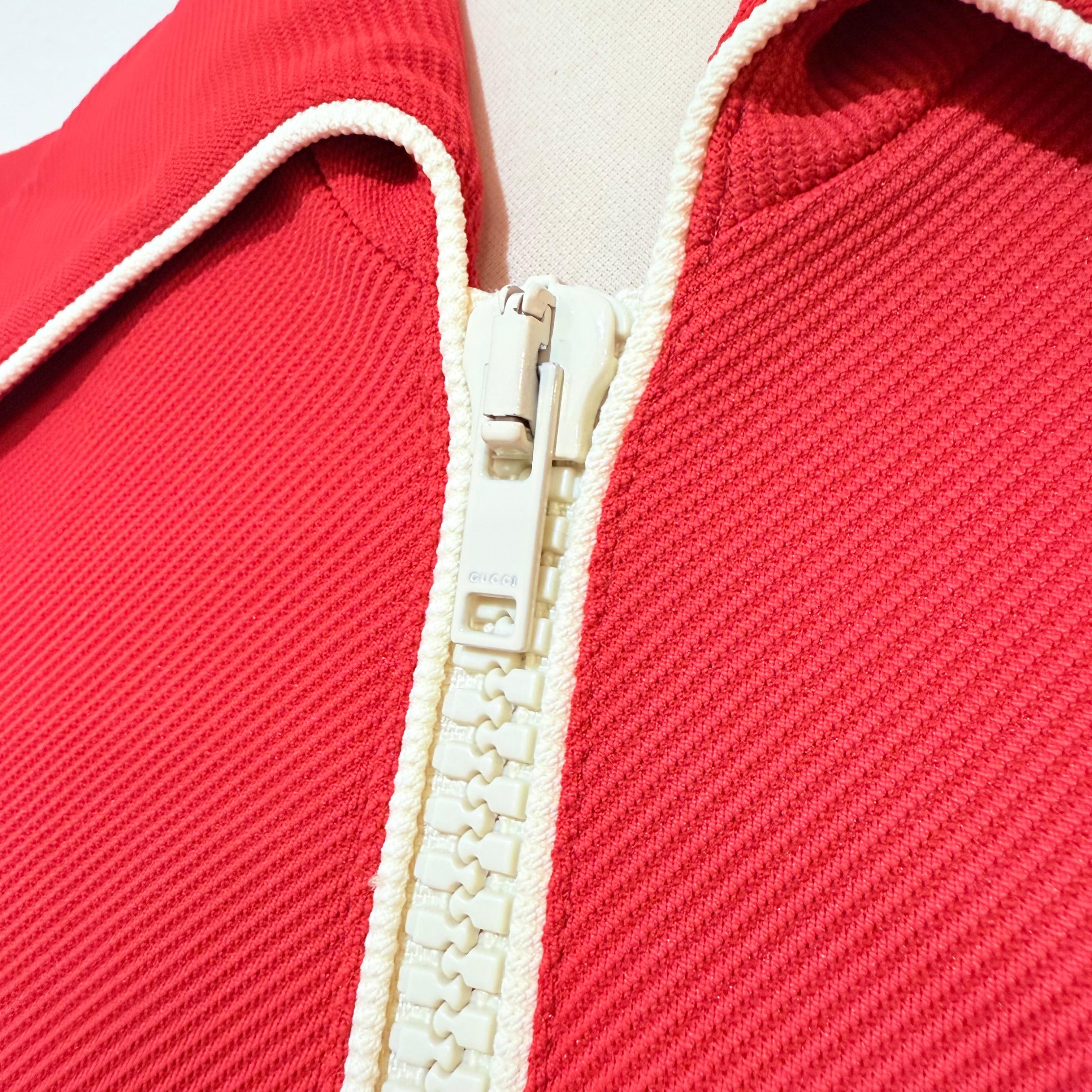 Gucci Tuta rossa con giacca e pantaloni taglia XS in vendita 1