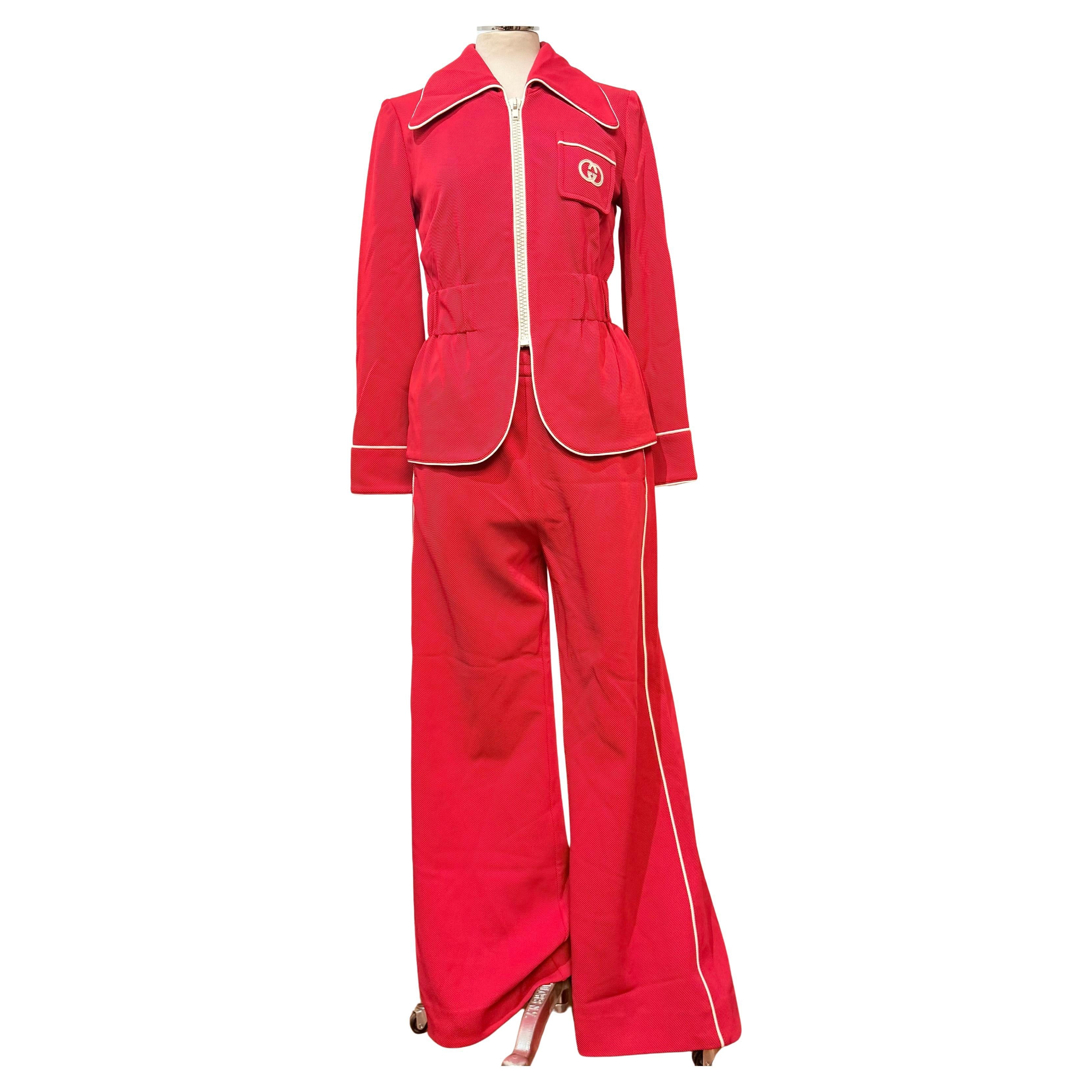 Gucci Tuta rossa con giacca e pantaloni taglia XS