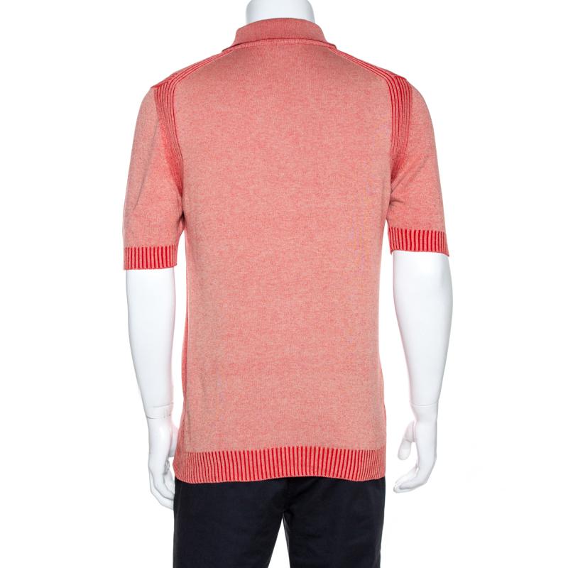 Wear this smart and stylish polo t-shirt by Gucci and be the centre of attention wherever you go. Crafted from 100% cotton, it comes in a lovely red hue. It has a washed-out effect and contrast trims that add interest. It is styled with a simple