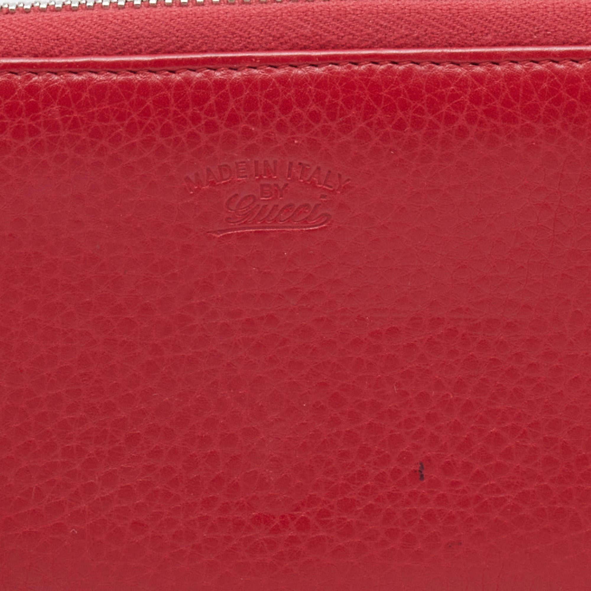 Gucci Red Leather Bamboo Tassel Zip Around Wallet For Sale 4