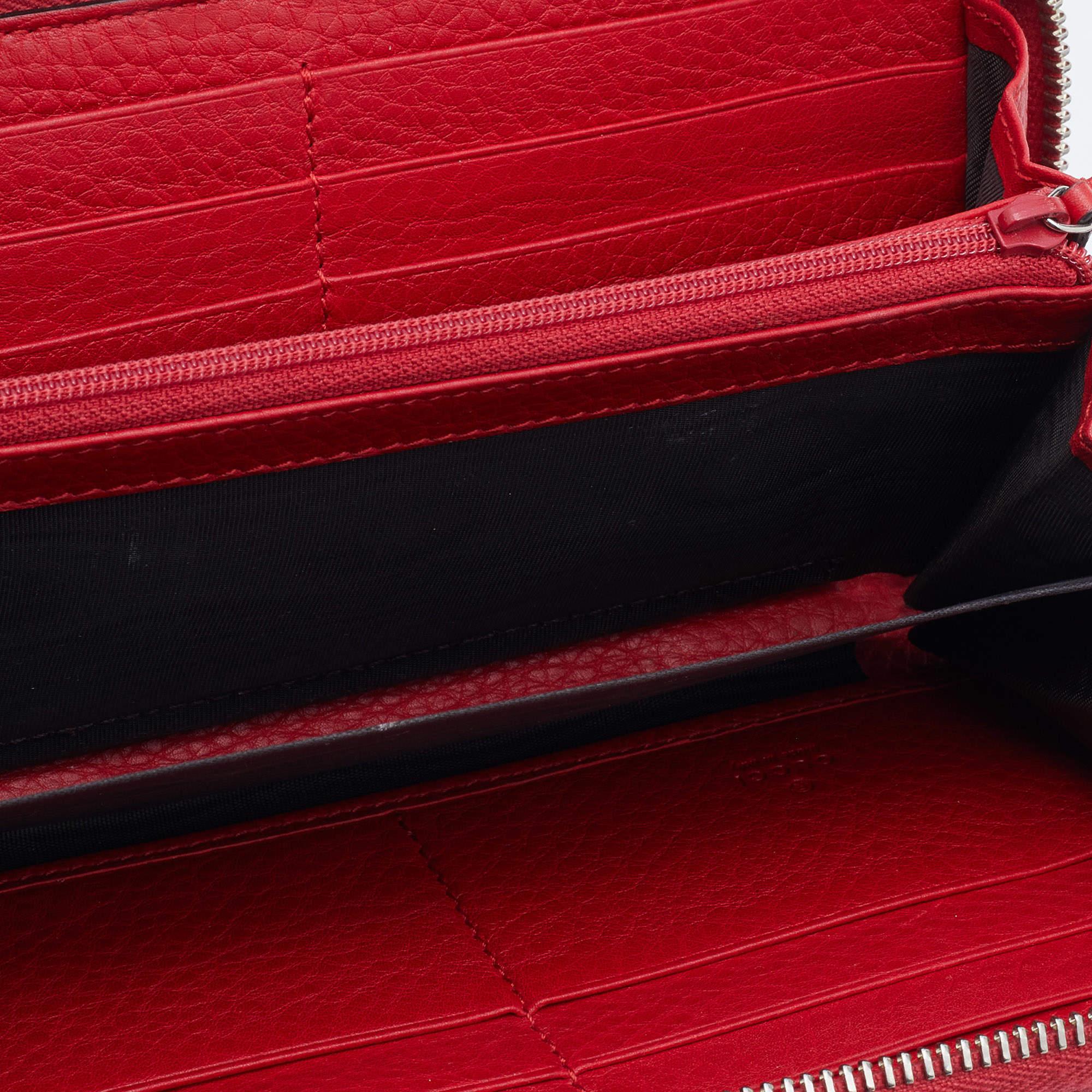 Gucci Rot Leder Bambus Quaste Zip um Brieftasche im Angebot 7