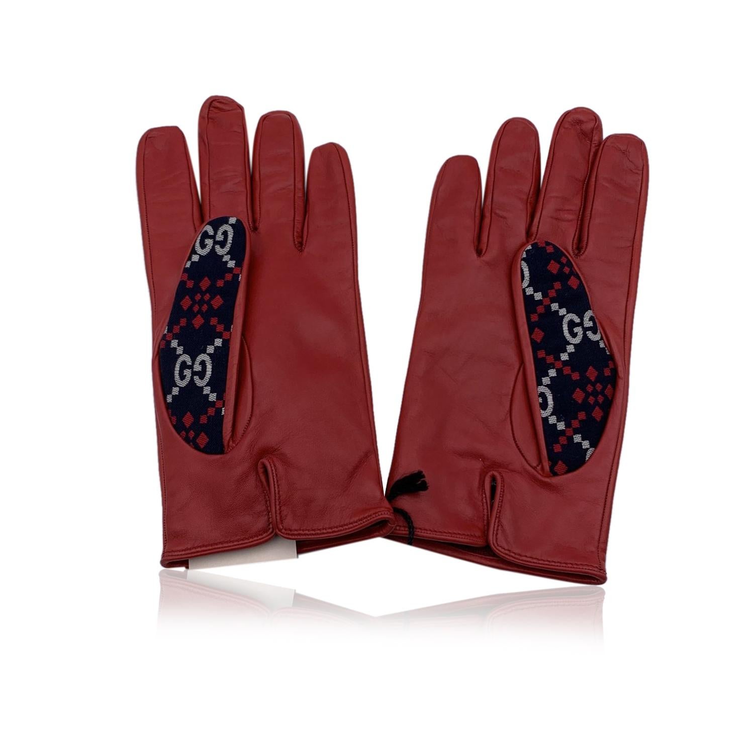 Elegant vintage Men Gloves by Gucci. Red leather and blue cotton and wool side, with diamond GG logo pattern. Period/Era: 2019. Red silk lining. Size 8 S - 185/205 mm -20.5 cm


Details

MATERIAL: Leather

COLOR: Red

MODEL: -

GENDER: