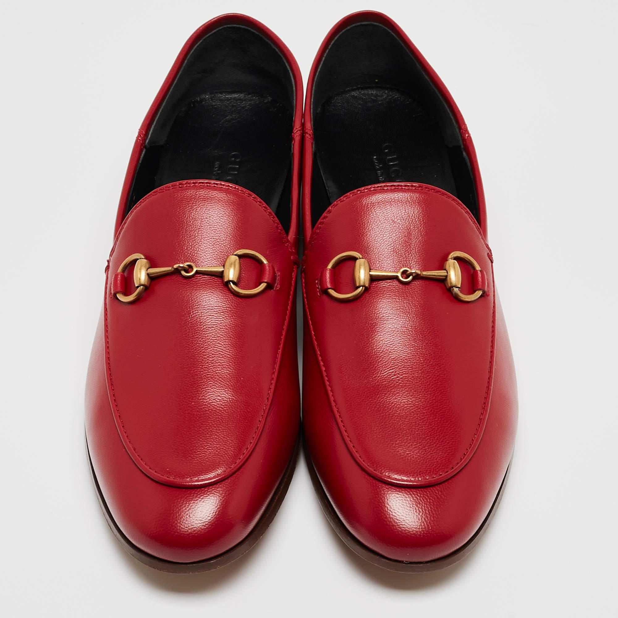 Gucci Red Leather Foldable Horsebit Loafers Size 37 In New Condition In Dubai, Al Qouz 2