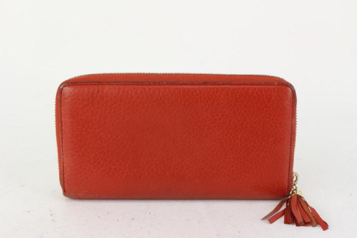 Gucci Red Leather Fringe Tassel Soho Zip Around Continental Wallet 1G1014 In Fair Condition For Sale In Dix hills, NY