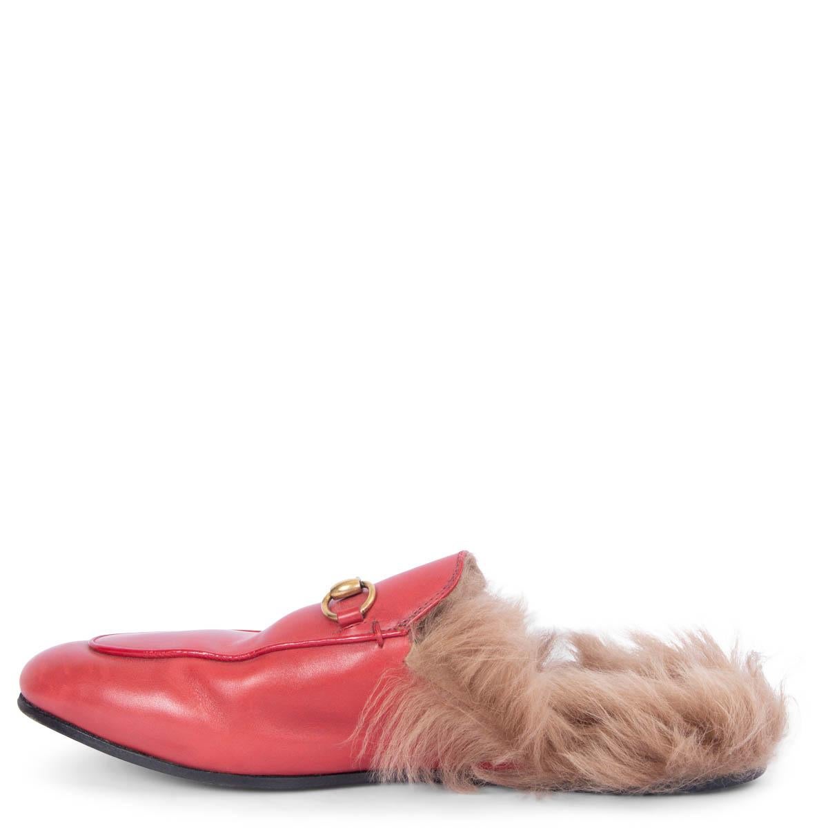 GUCCI red leather FUR TRIM PRINCETOWN Slippers Flats Shoes 38 In Good Condition In Zürich, CH