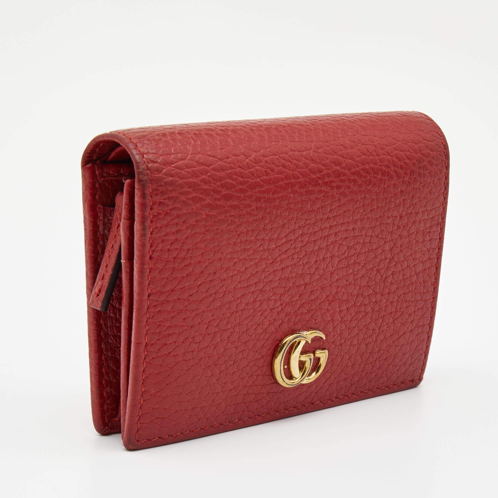 Gucci Red Leather GG Marmont Flap Card Case In Good Condition In Dubai, Al Qouz 2