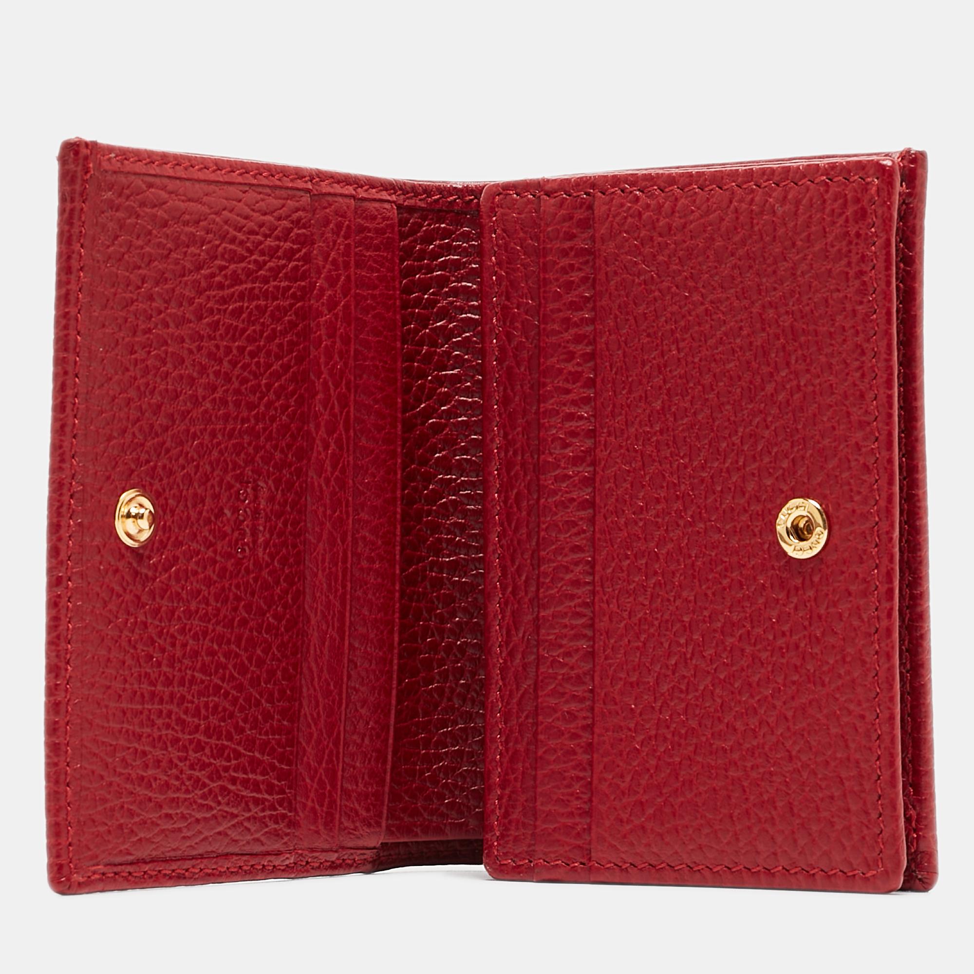 Gucci Red Leather GG Marmont Flap Card Case In Excellent Condition In Dubai, Al Qouz 2