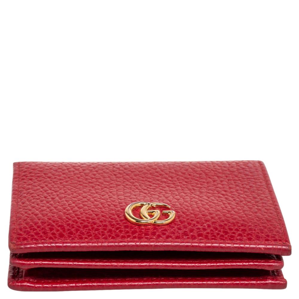 Gucci Red Leather GG Marmont Flap Card Case In Good Condition In Dubai, Al Qouz 2