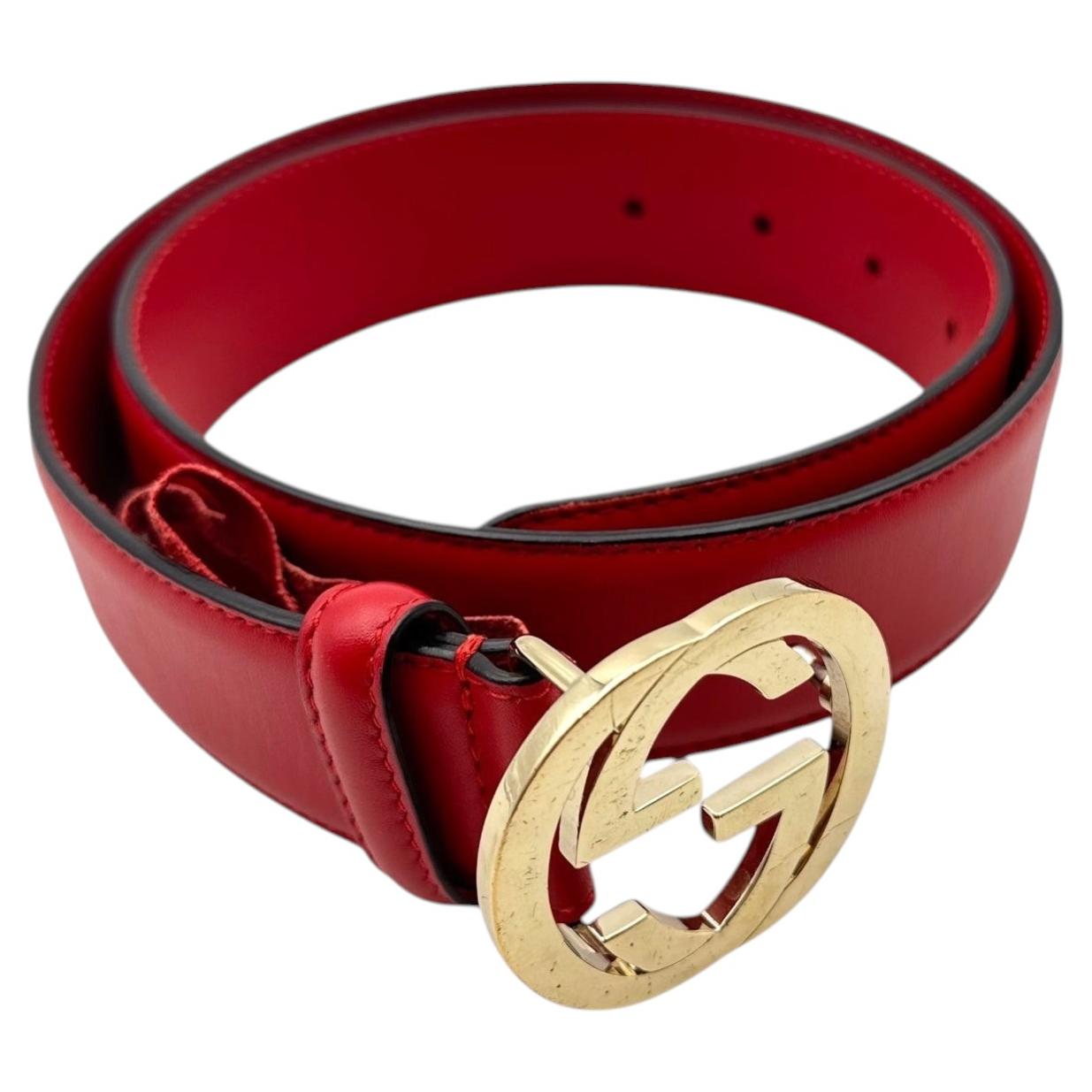 Gucci Red Leather Gold Metal GG Interlocking Logo Size 75/30 For Sale