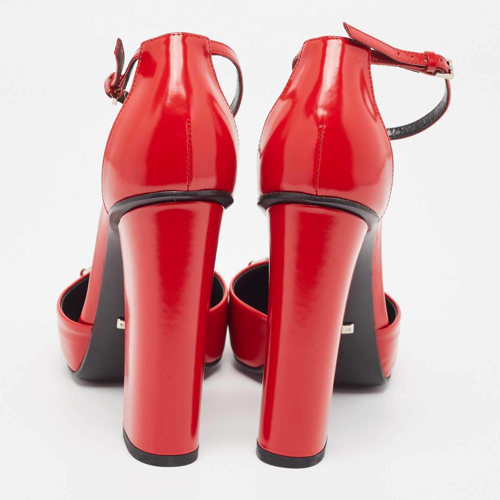Sandales Gucci à talons blocs et brides de cheval en cuir rouge taille 38,5 en vente 1