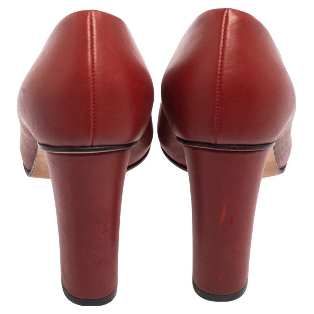 Gucci Red Leather Horsebit Square Toe Block Heel Pumps Size 38 In Good Condition In Dubai, Al Qouz 2