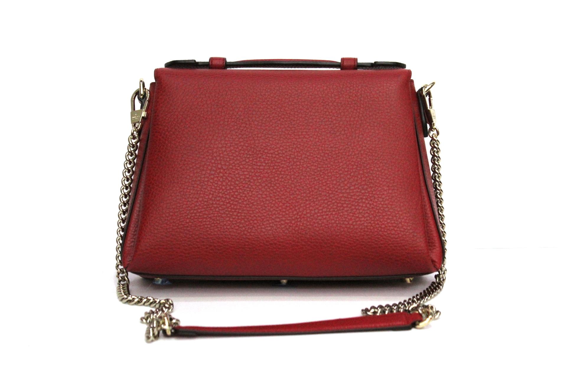 Gucci Interlocking bag made of tumbled red leather with palladium hardware. This bag can be worn on the shoulder, over the shoulder and carried by hand. Internally it is divided into three compartments. It seems in perfect conditions.