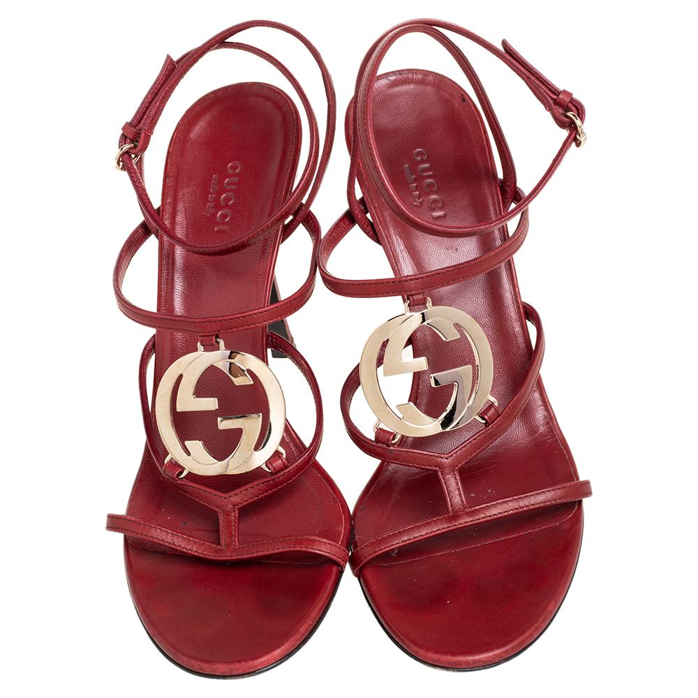Gucci Red Leather Interlocking G Strappy Sandals Size 37.5 In Good Condition In Dubai, Al Qouz 2