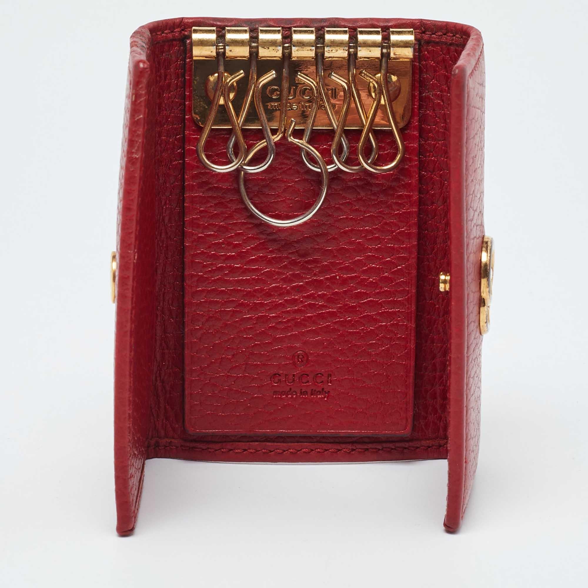 Now you can secure all your keys in this handy yet exquisite case from Gucci. Made from red leather the case has a gold tone brand motif on the front and opens to reveal a lined compartment. This creation is stylish and sleek.