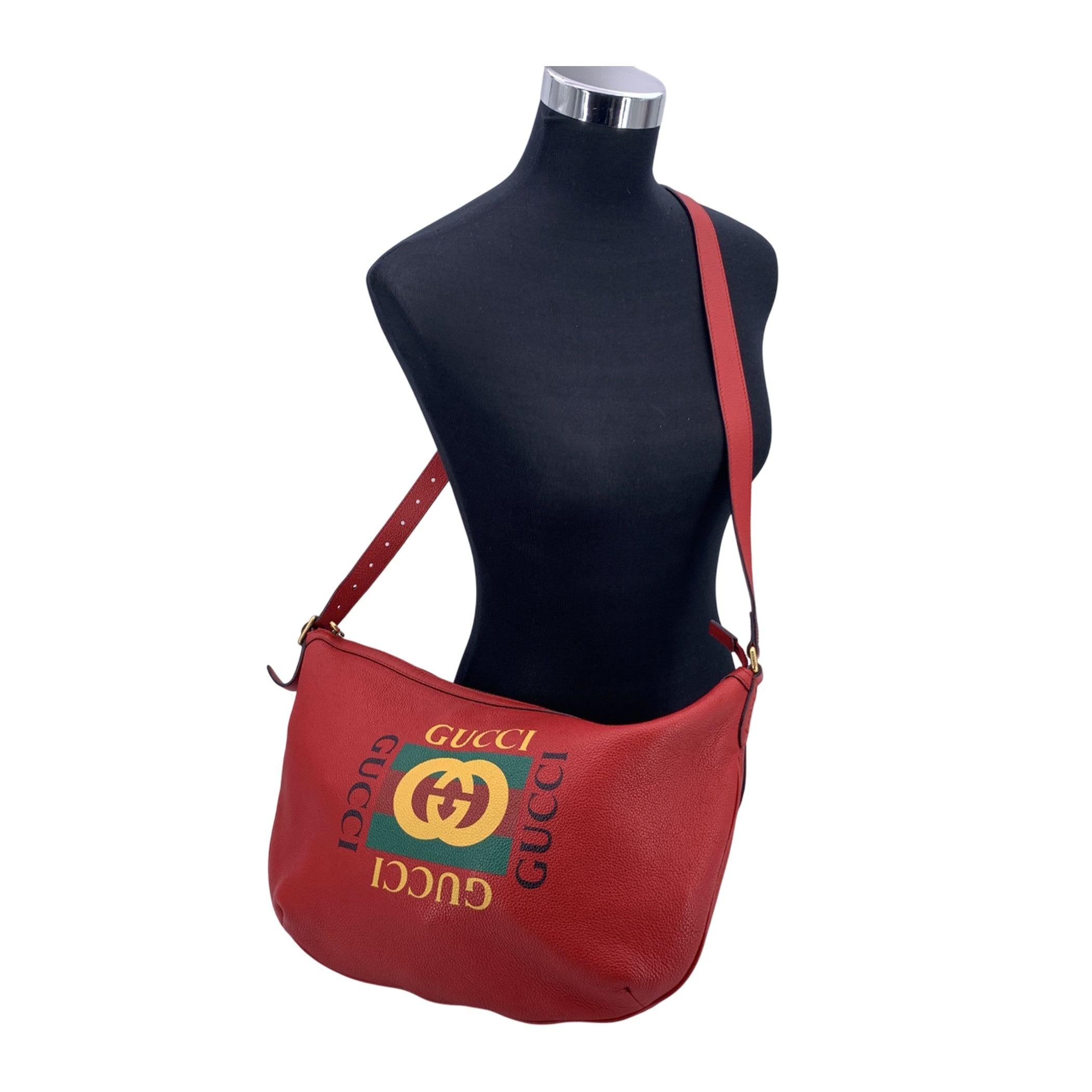 Marron Sac à bandoulière Gucci en cuir rouge imprimé logo demi-lune