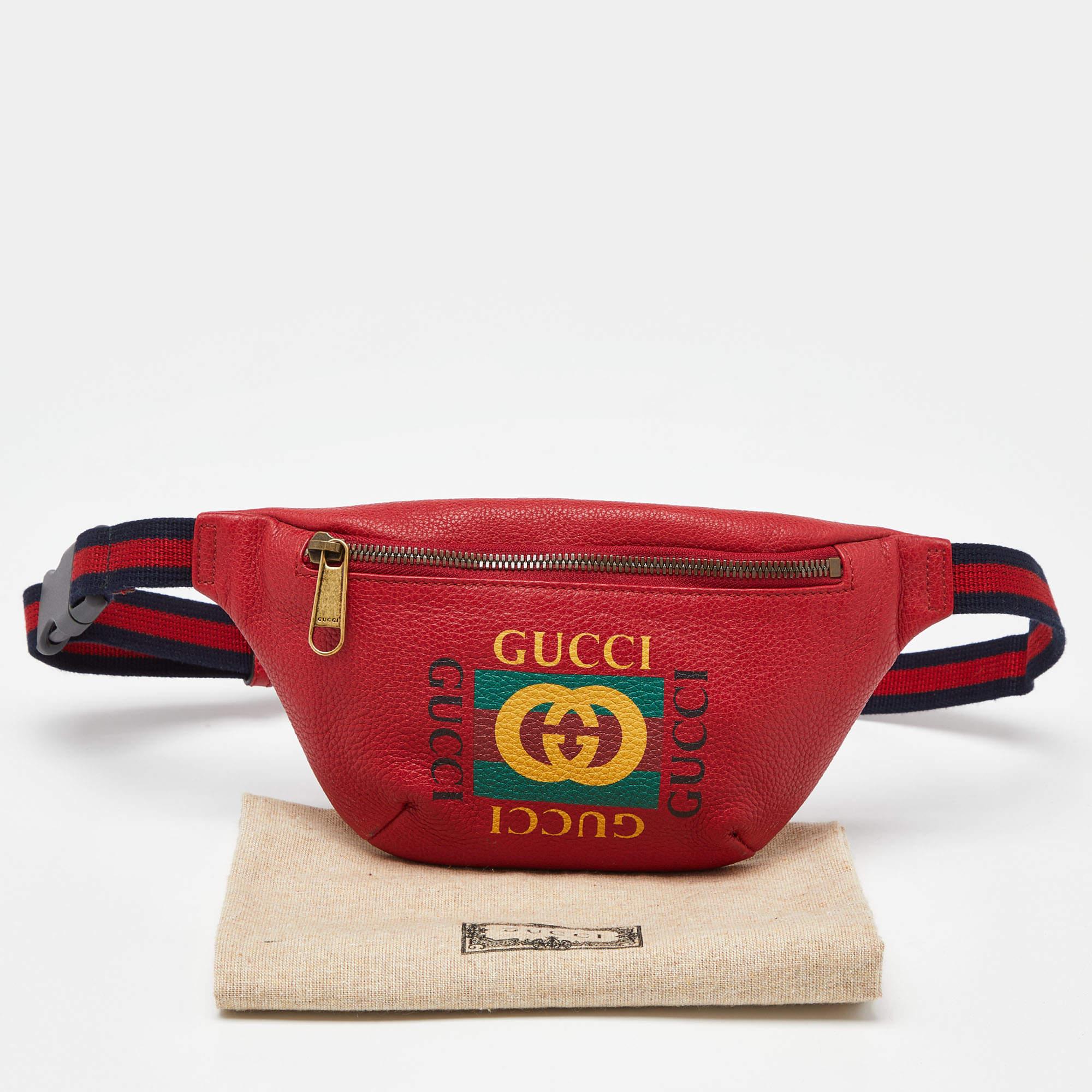 Gucci Web-Gürteltasche aus rotem Leder mit Logo im Angebot 8