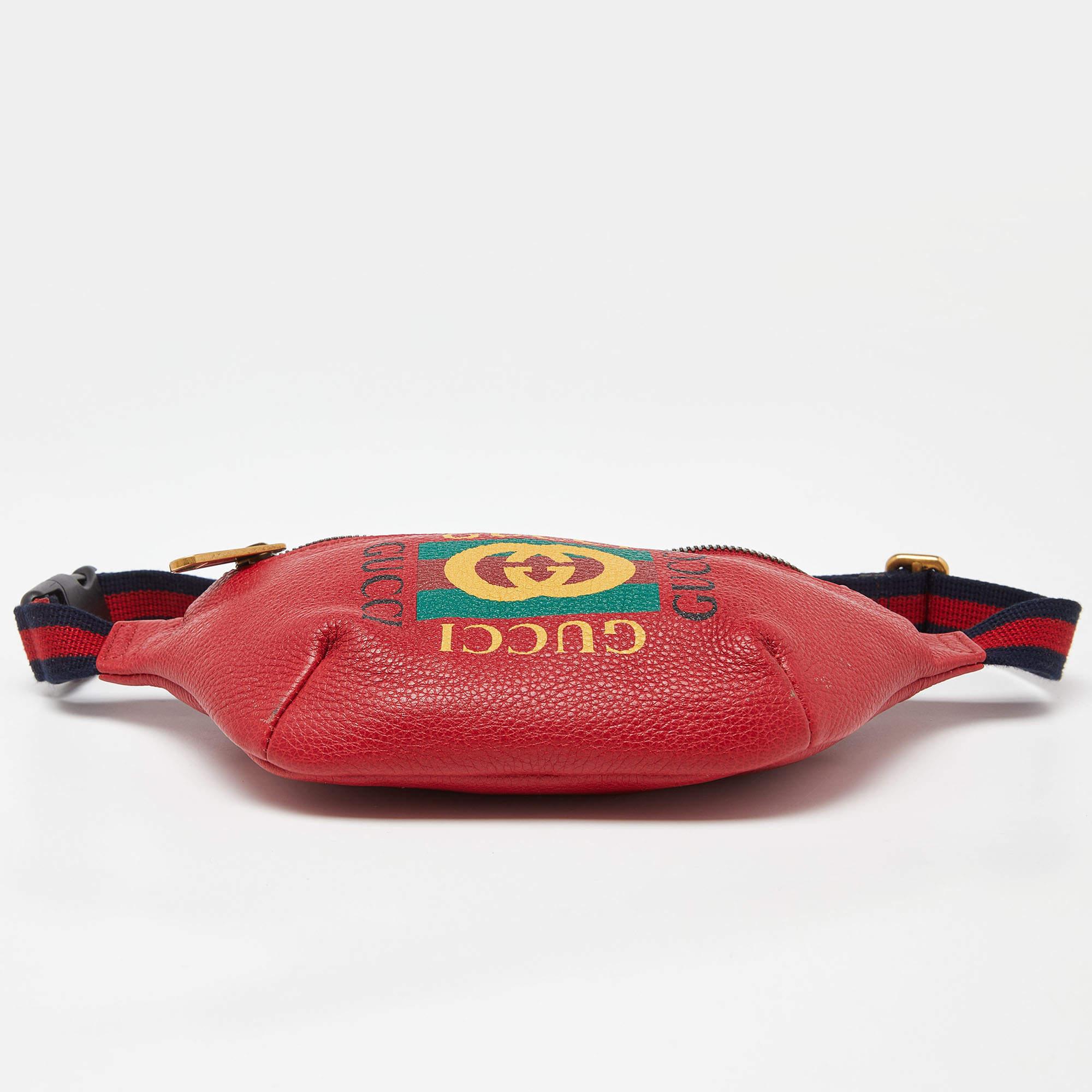 Gucci Web-Gürteltasche aus rotem Leder mit Logo im Angebot 1