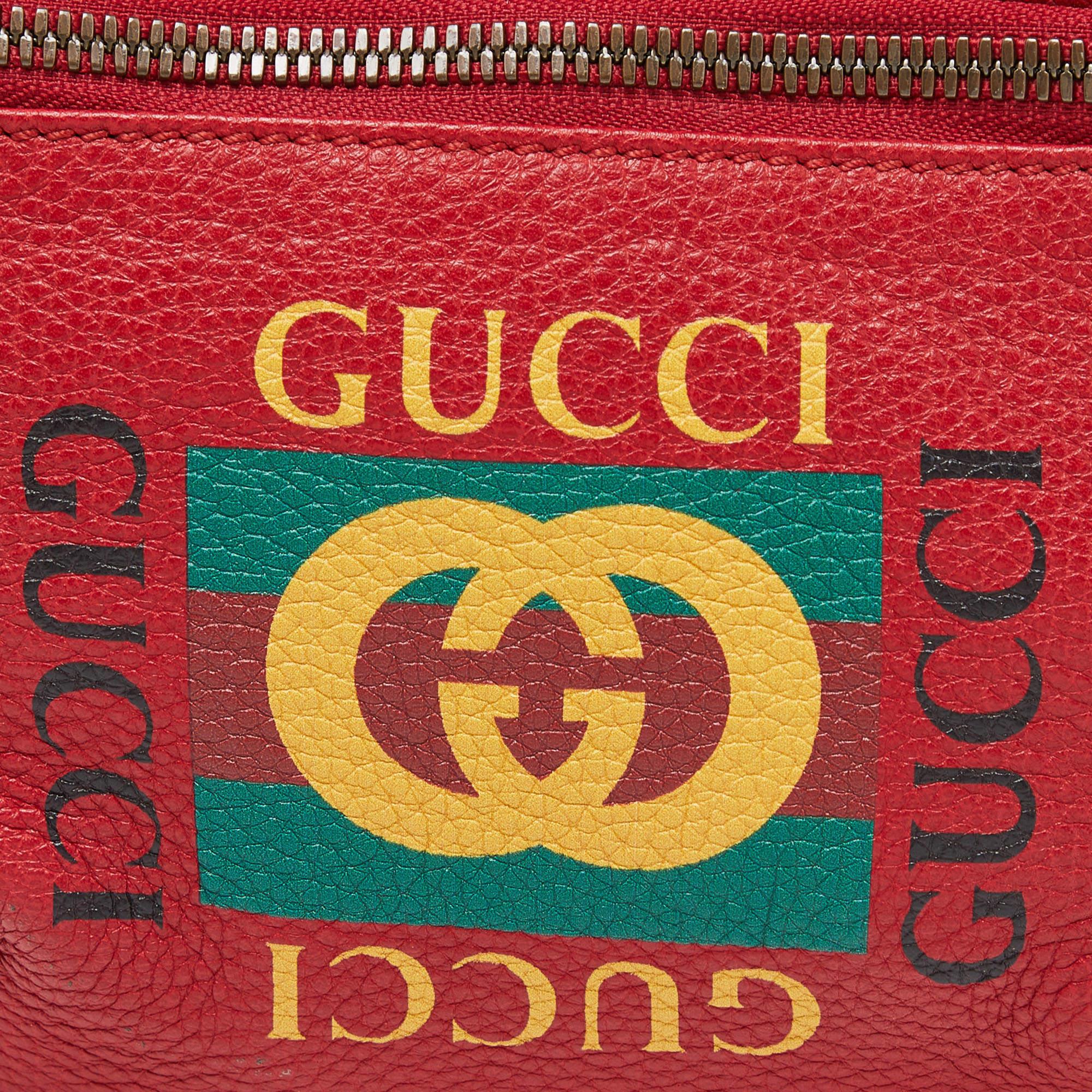Gucci Web-Gürteltasche aus rotem Leder mit Logo im Angebot 4