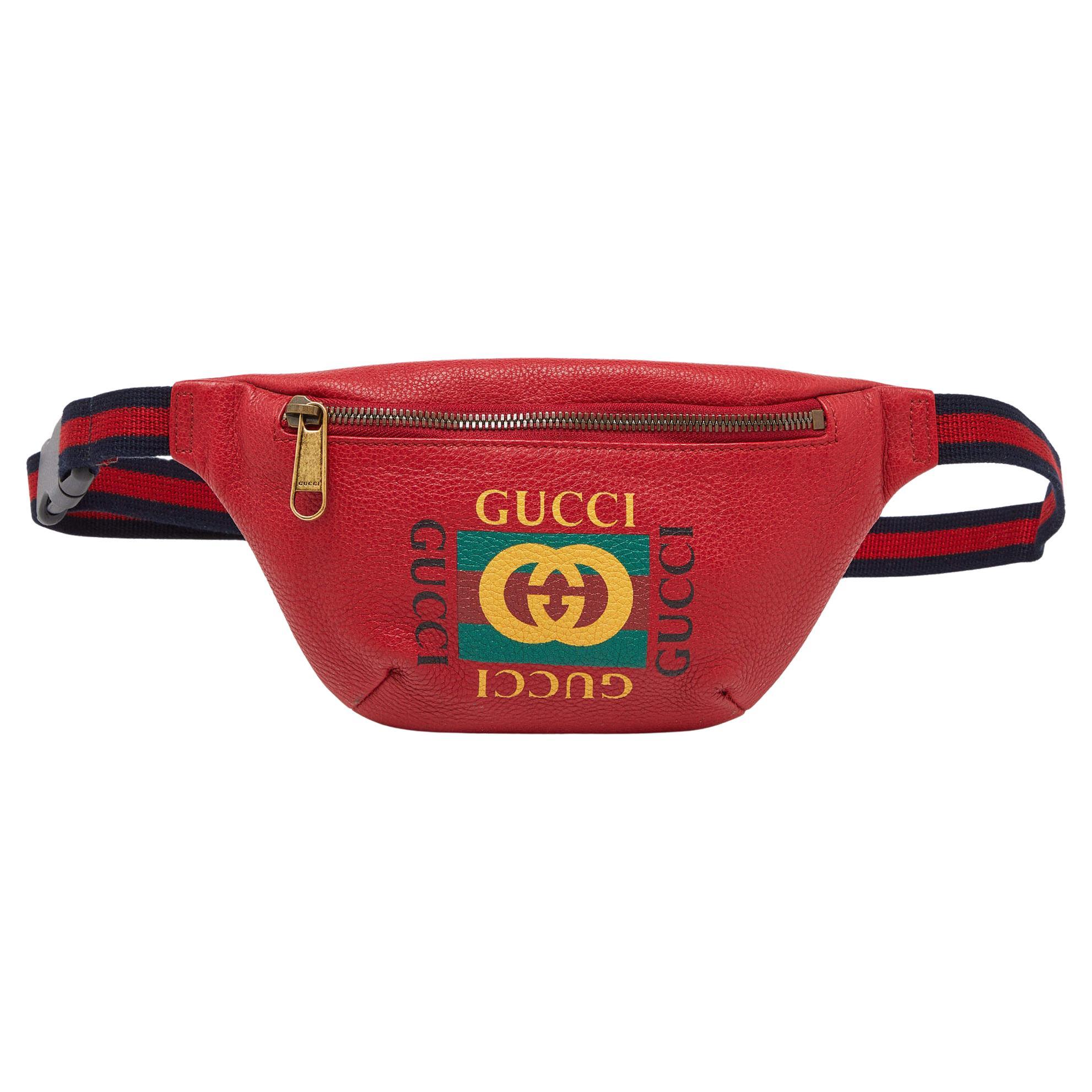 Gucci Web-Gürteltasche aus rotem Leder mit Logo im Angebot