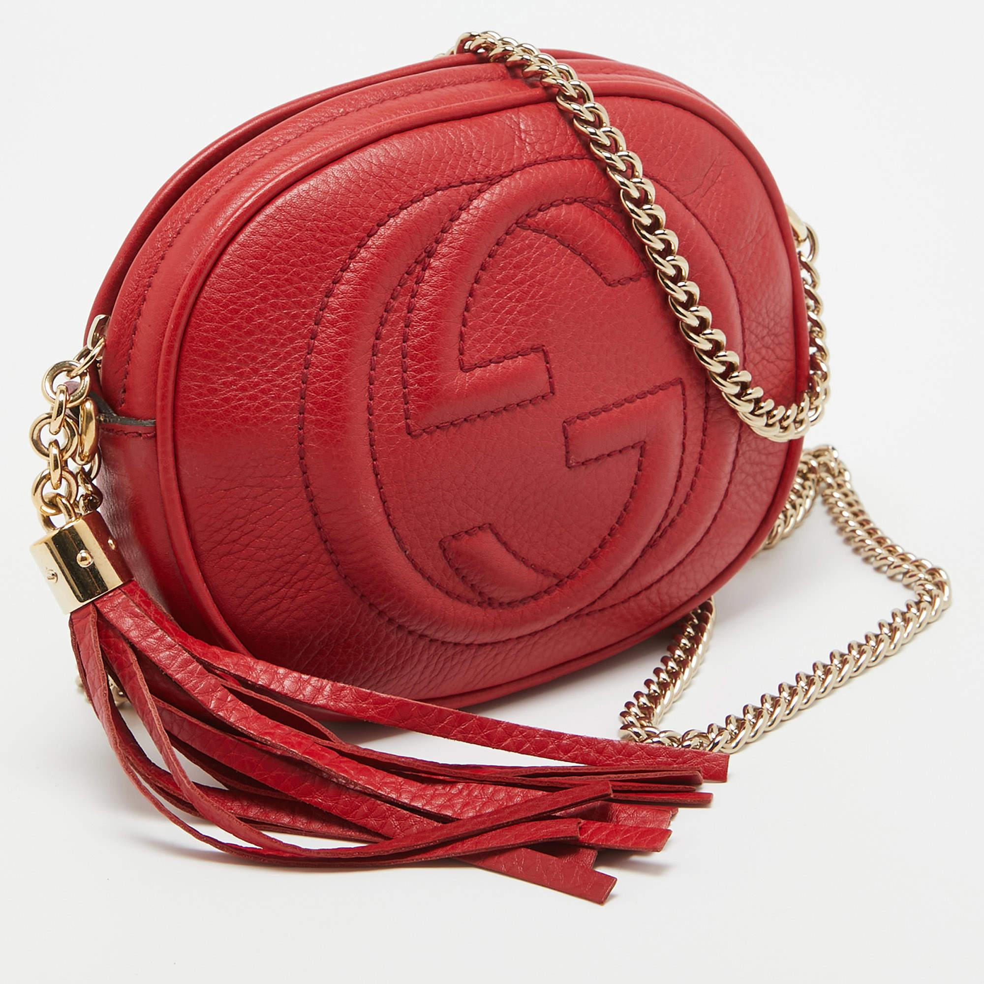 Gucci Red Leather Mini Soho Disco Chain Crossbody Bag In Good Condition In Dubai, Al Qouz 2