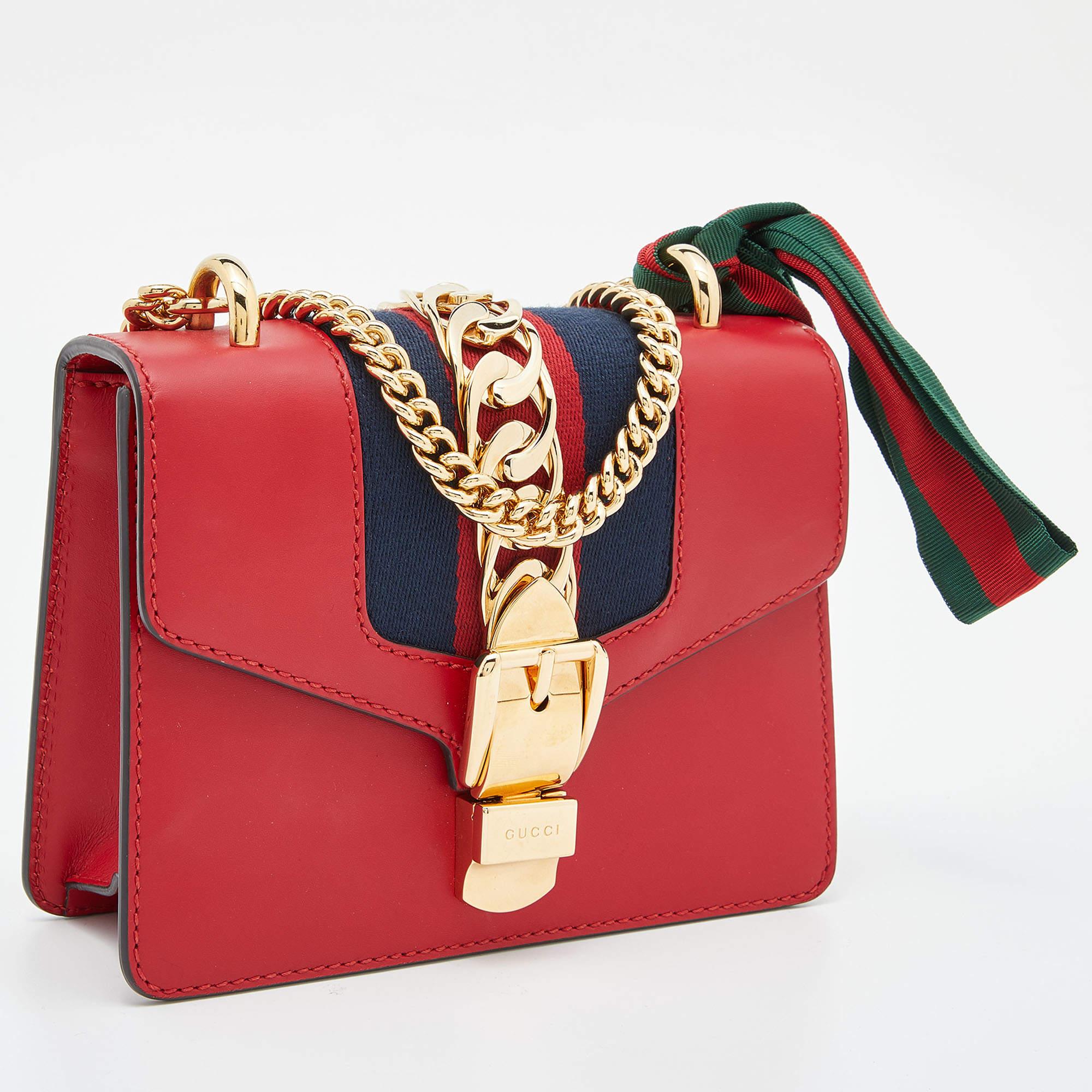 Gucci Red Leather Mini Web Chain Sylvie Crossbody Bag In Good Condition In Dubai, Al Qouz 2