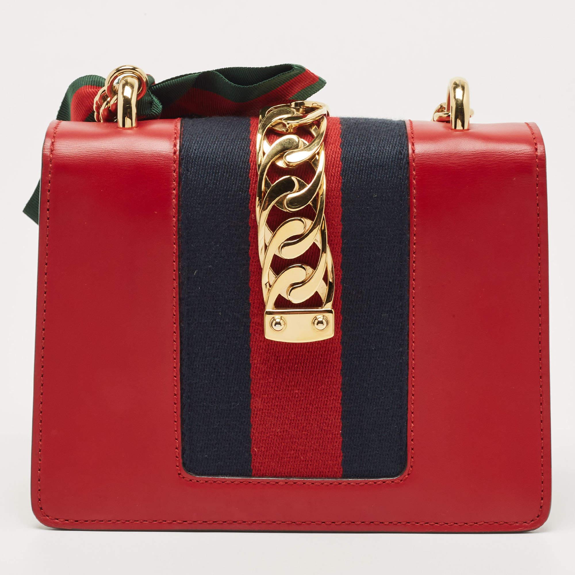 Gucci Red Leather Mini Web Chain Sylvie Crossbody Bag In Good Condition In Dubai, Al Qouz 2