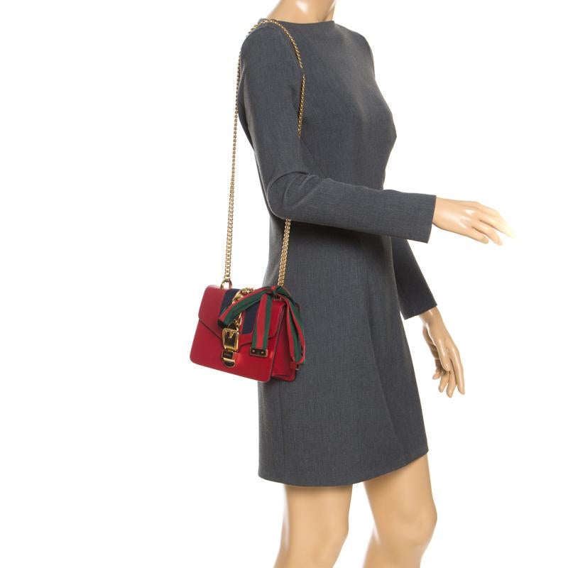 Gucci Red Leather Mini Web Chain Sylvie Shoulder Bag In Good Condition In Dubai, Al Qouz 2