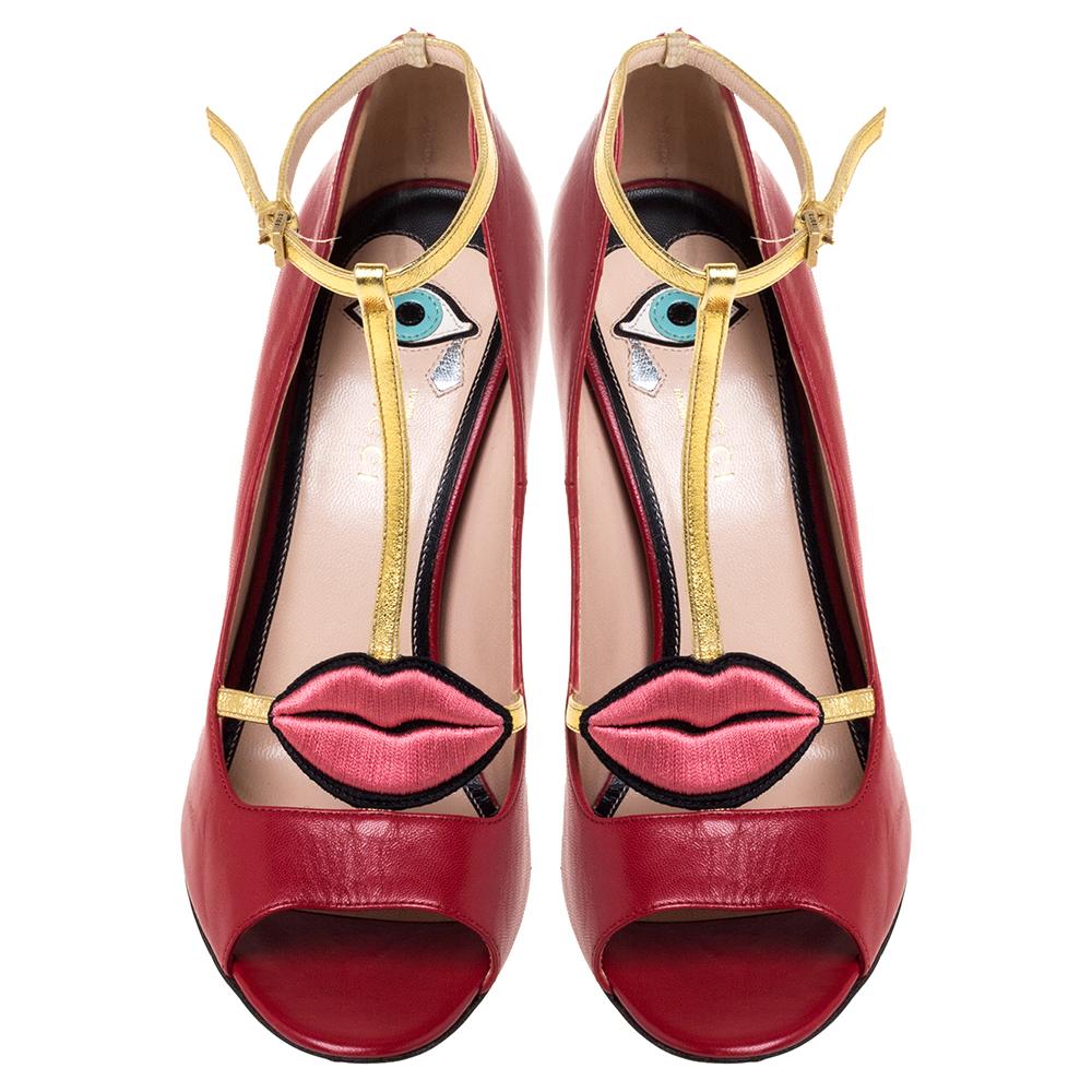 How can one not fall in love with these stunning sandals by Gucci! They've been beautifully crafted from red-hued leather and styled with a quirky lip motif on the vamps. The sandals carry a T-strap silhouette, open toes, ankle straps with buckle
