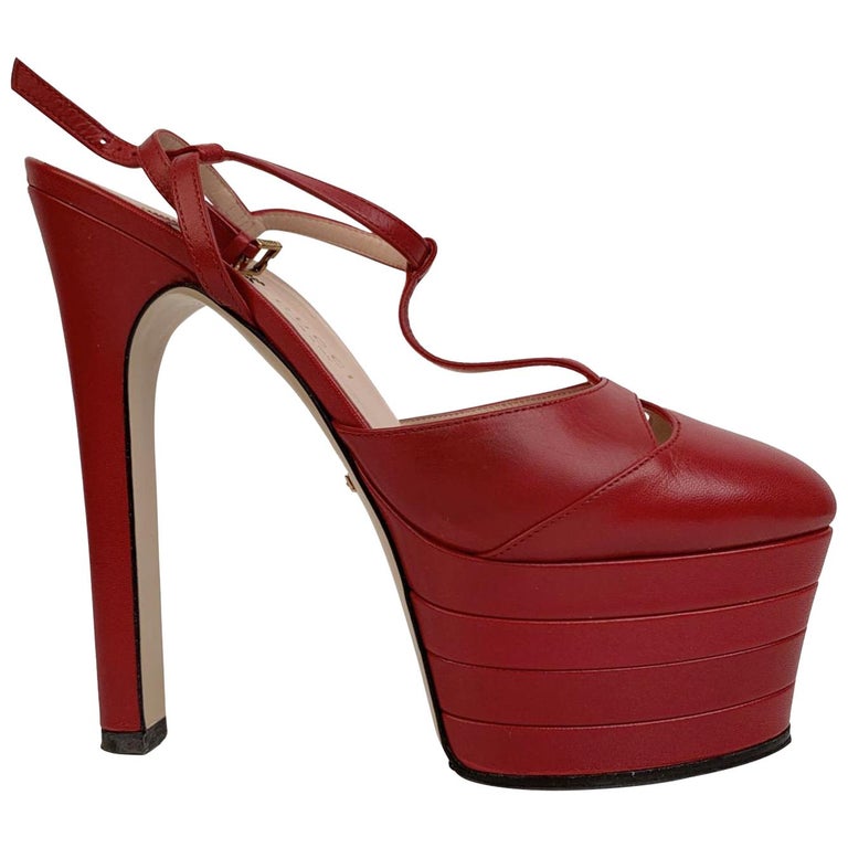 Gucci - Escarpins à talons hauts « Angel » à plateforme en cuir rouge,  taille 38,5 En vente sur 1stDibs