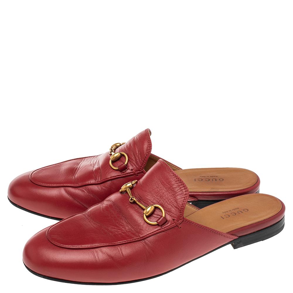 These Gucci Princetown slides are a fresh update on the perennially chic Horsebit loafers. These shoes are enhanced by a gold-tone Horsebit detail that has defined the Gucci collection since the very beginning. This pair is crafted beautifully with