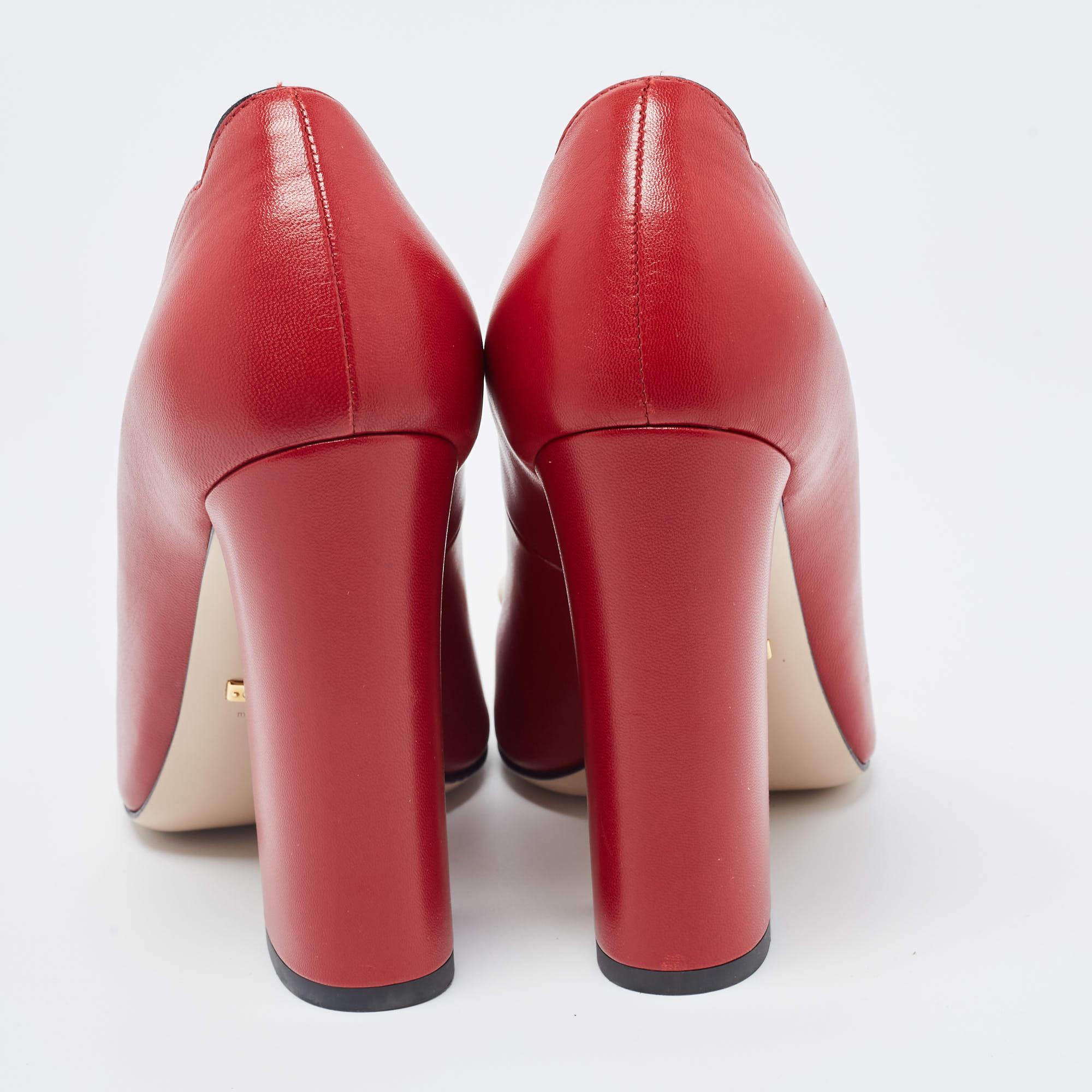 Gucci Red Leather Scalloped Willow Pearl Embellished Block Heel Pumps Size 38 For Sale 3