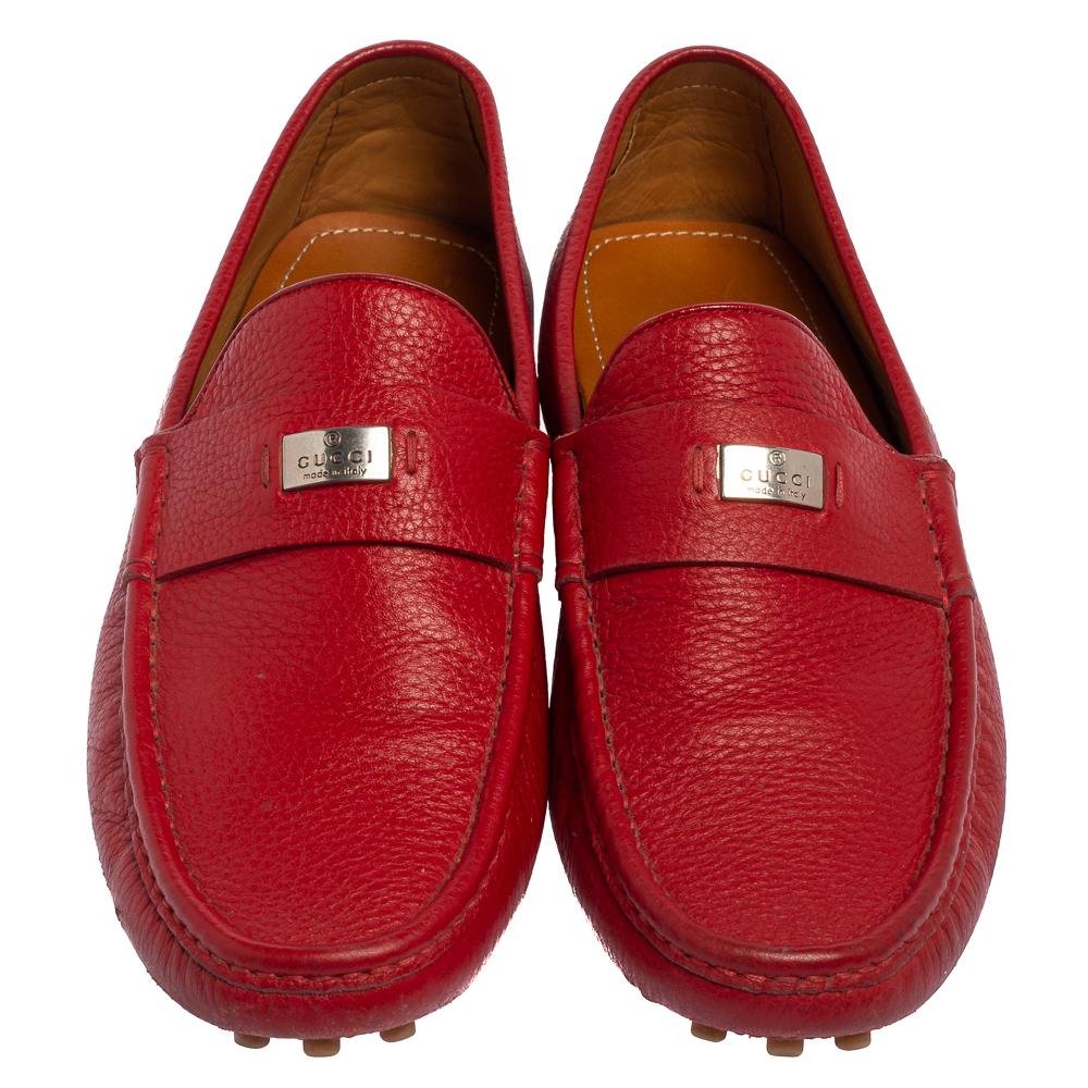 Let comfort and classic style be yours with these designer loafers from Gucci. Crafted in red leather, the high-quality shoes feature the brand detail on the uppers and durable soles covered in rubber pebbling.

Includes: Original Dustbag
