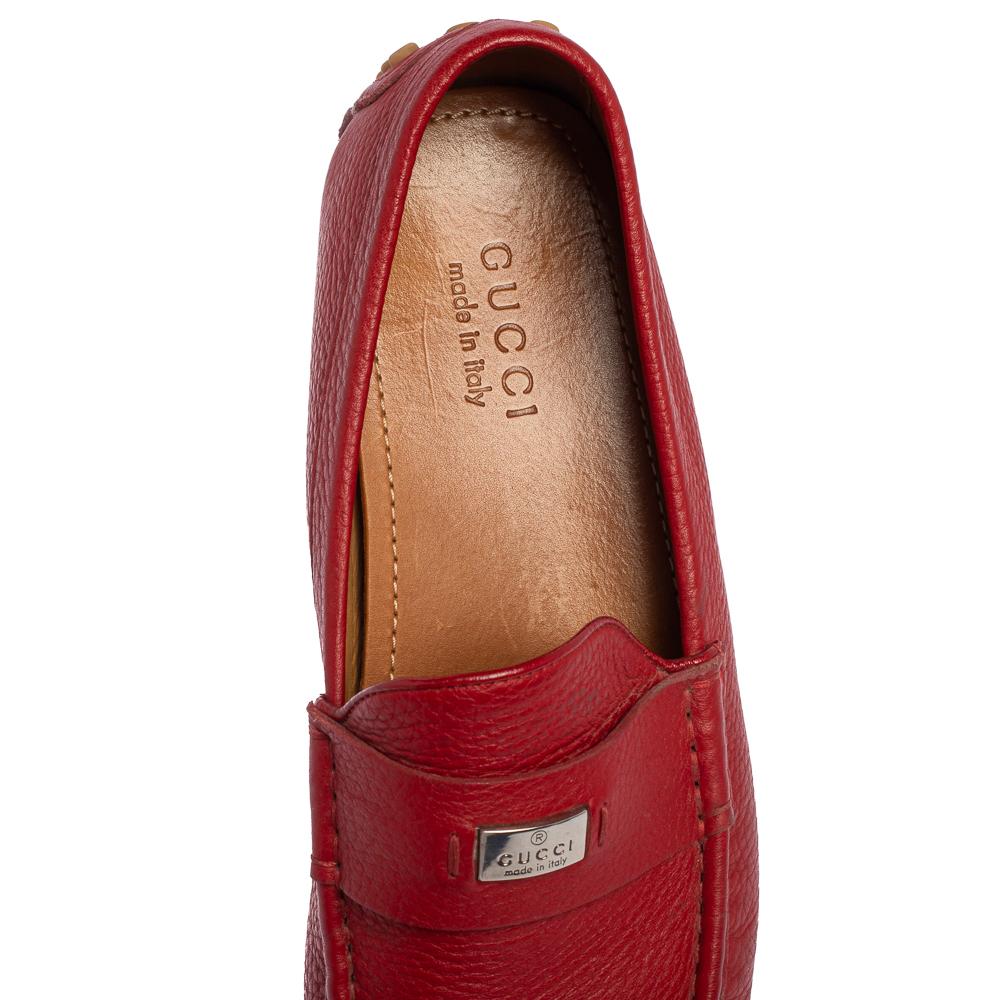 Gucci Red Leather Slip On Loafers Size 41 In Good Condition In Dubai, Al Qouz 2