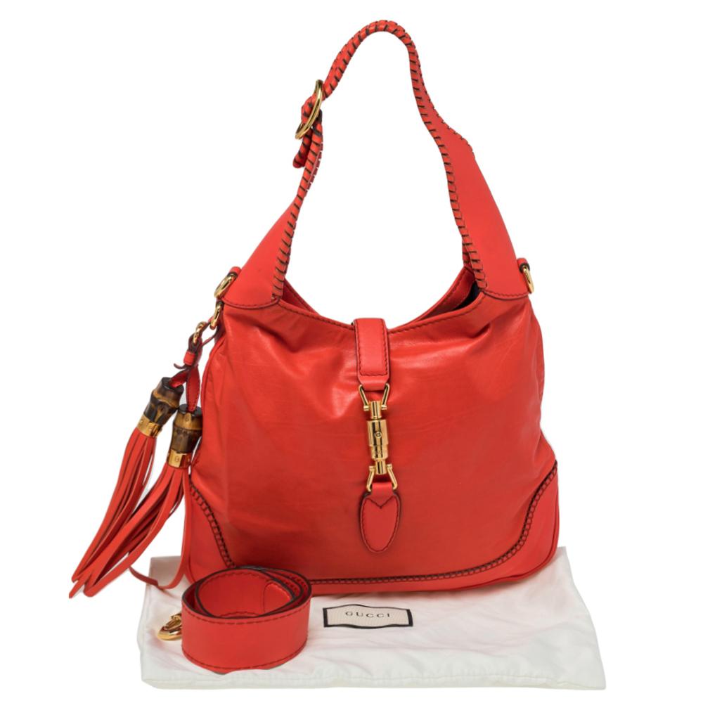 The Jackie Hobo with its practical and luxurious finishing became a must-have piece from the Italian label. This Jackie hobo comes in red leather. It is accented with two tassel charms with Gucci’s signature bamboo detailing, a gold piston strap