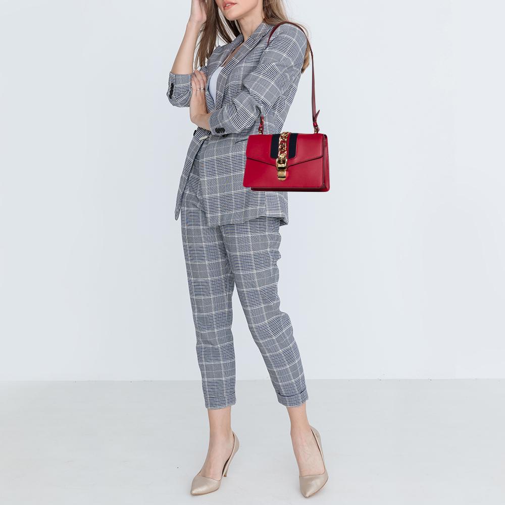 Gucci Red Leather Small Web Chain Sylvie Shoulder Bag In Excellent Condition In Dubai, Al Qouz 2
