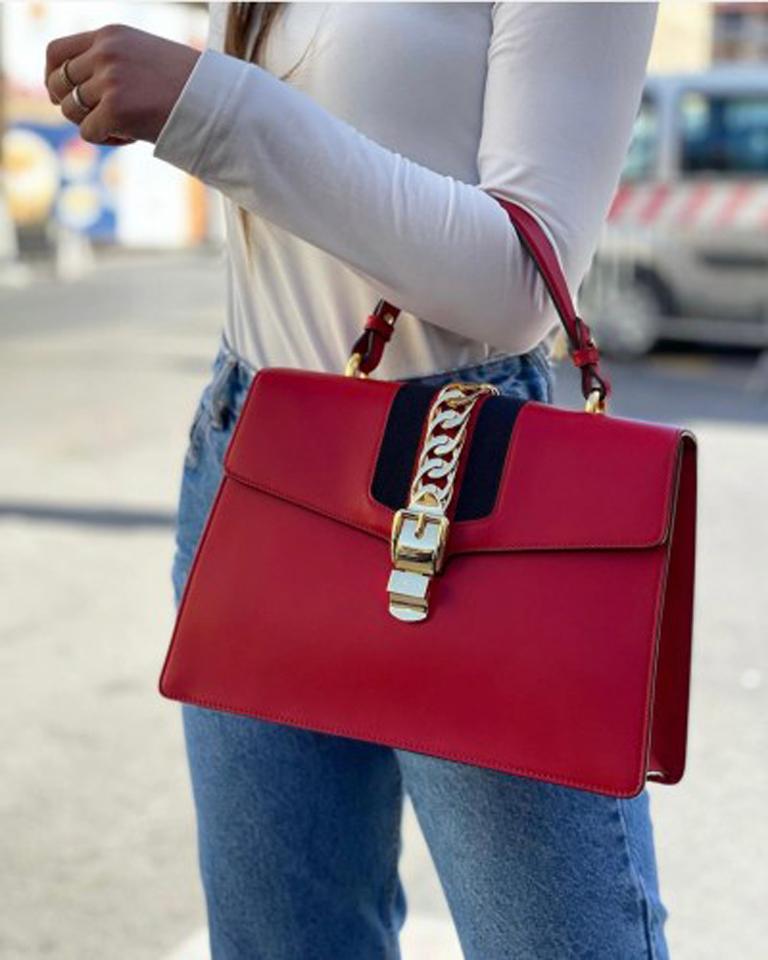 Gucci Sylvie line bag made of red leather with golden hardware. Hook closure, very large inside. Equipped with top handle and removable shoulder strap. The bag is in good condition.

Dimensions: 19 × 31 × 30 cm