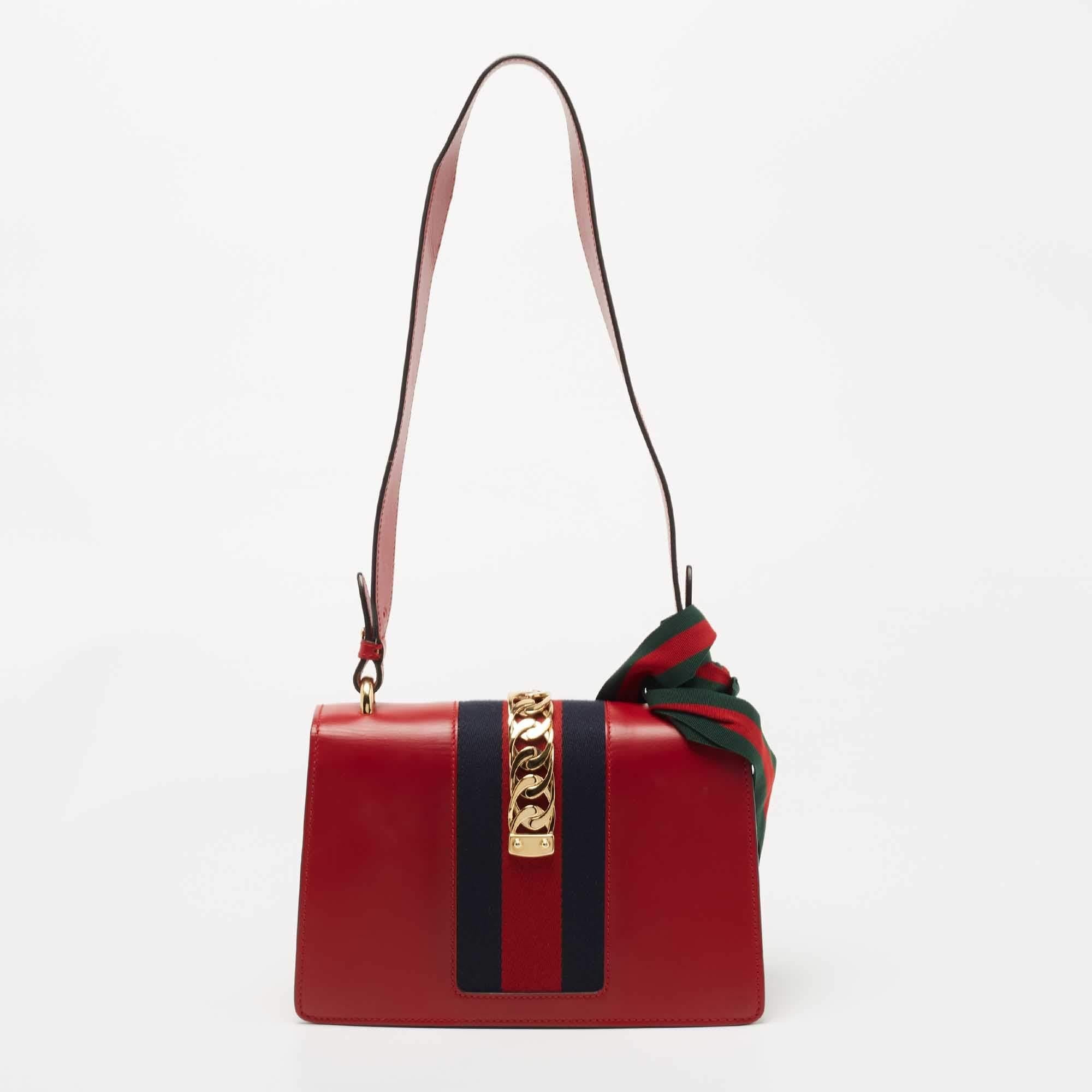 Gucci Red Leather Sylvie Shoulder Bag In Good Condition In Dubai, Al Qouz 2