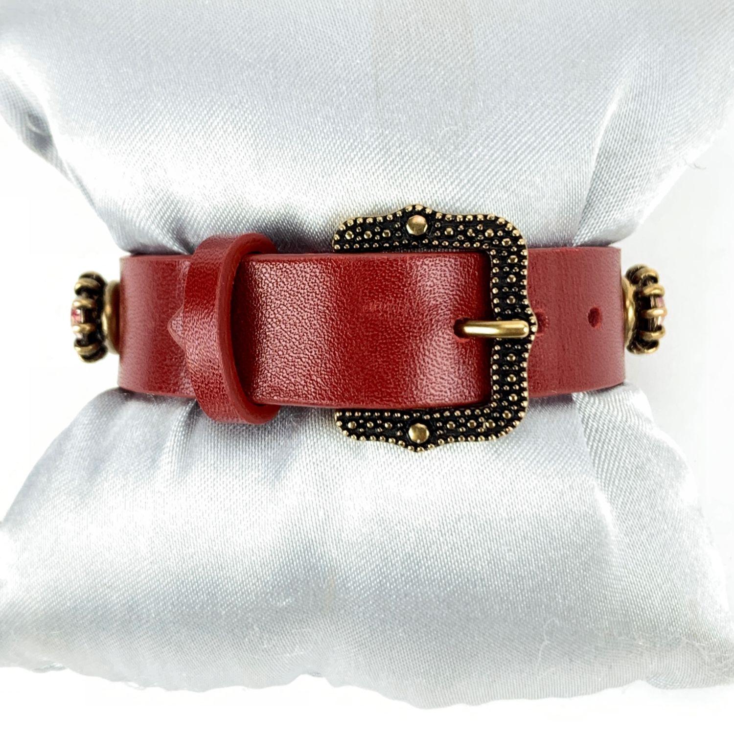Gucci Bracelet tigre tête de tigre en cuir rouge et cristaux roses jamais porté Excellent état à Rome, Rome