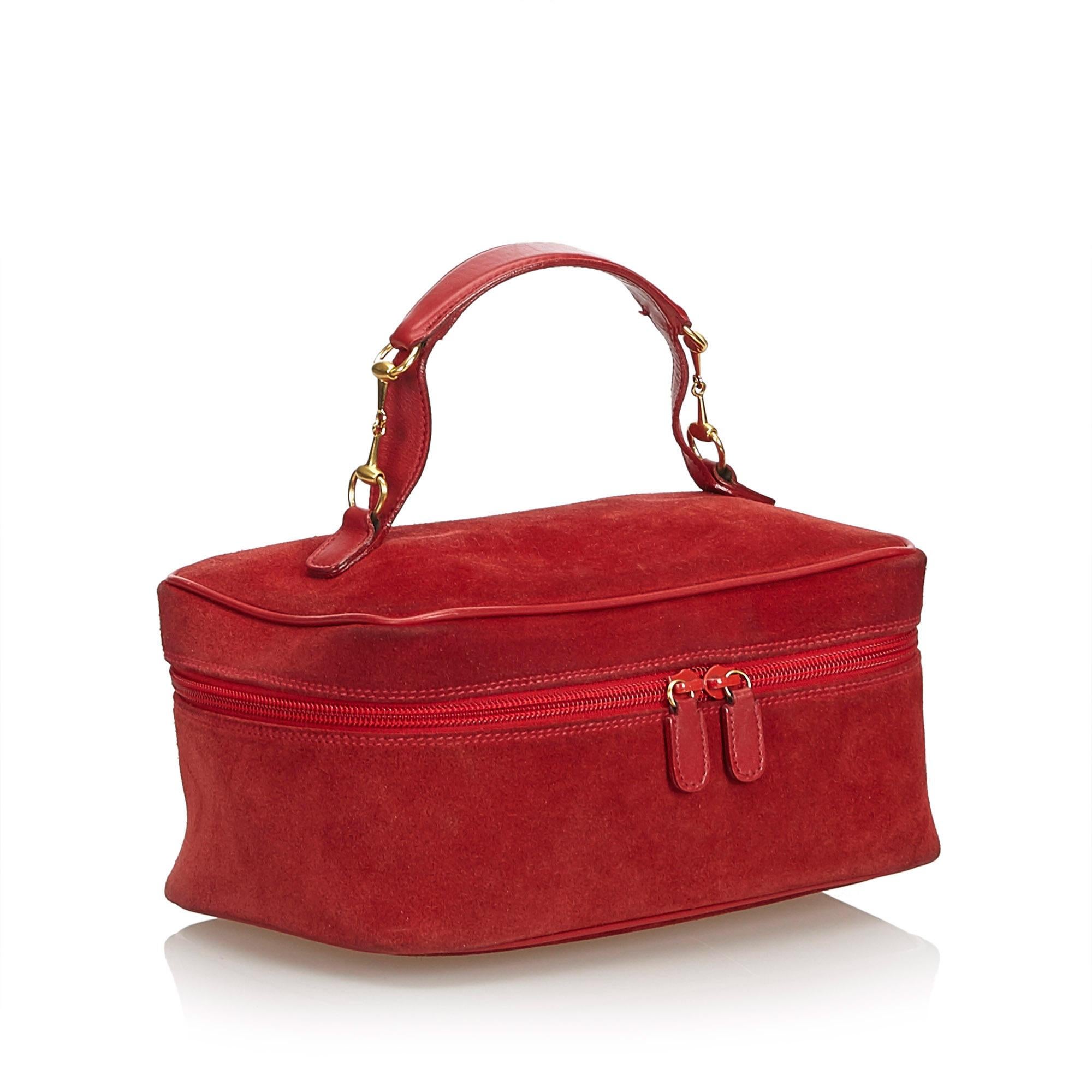 This vanity bag features a leather body, a top handle, and a top zip around closure. It carries as B condition rating.

Inclusions: 
This item does not come with inclusions.

Dimensions:
Length: 15.00 cm
Width: 10.00 cm
Depth: 13.00 cm
Hand Drop: