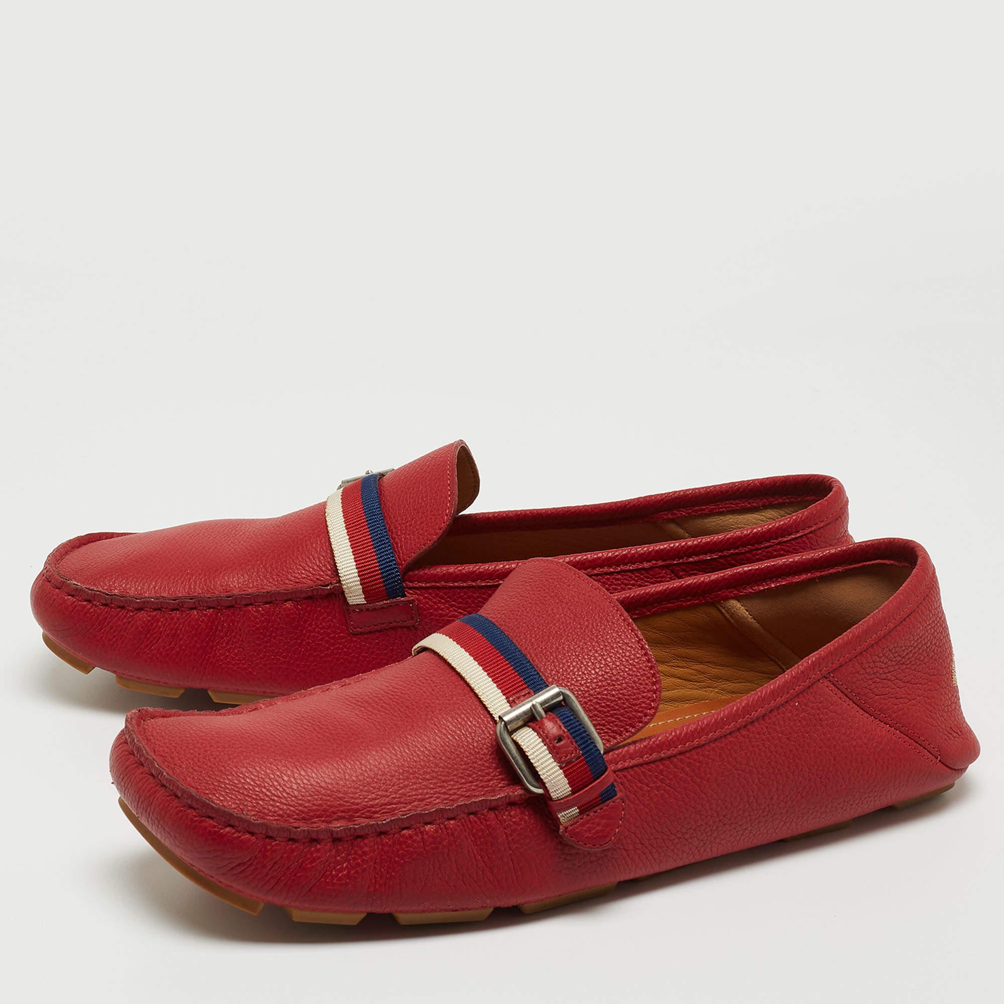 Gucci Red Leather Web Buckle Loafers Size 43 In Good Condition In Dubai, Al Qouz 2