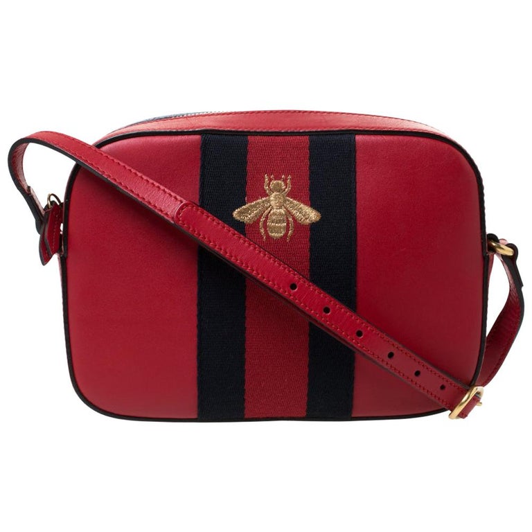 Gucci Red Leather Webby Bee Crossbody Bag For Sale at 1stDibs | red gucci  bag with bee, gucci webby bee crossbody, red gucci purse with bee