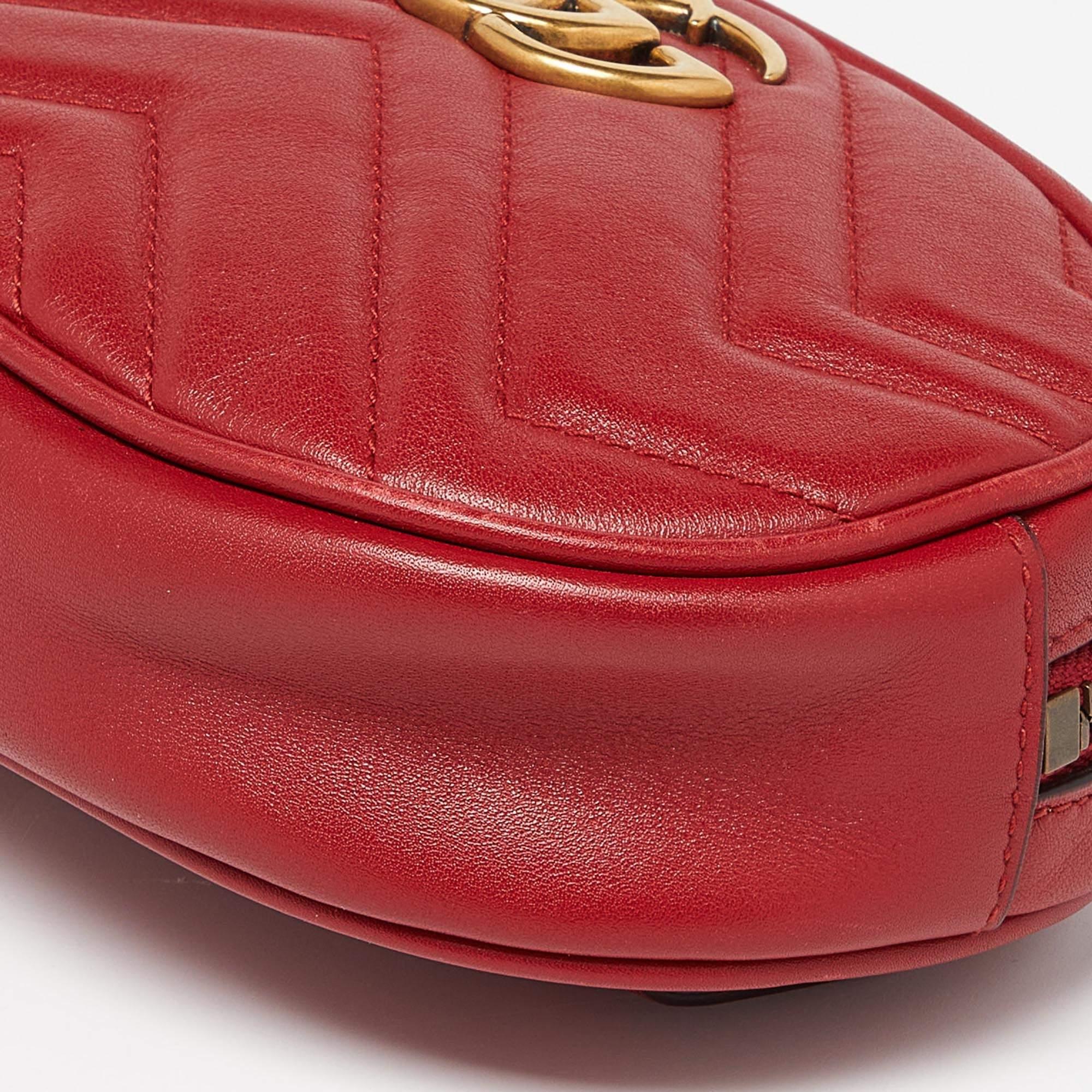 Gucci - Sac à ceinture GG Marmont en cuir matelassé rouge en vente 6