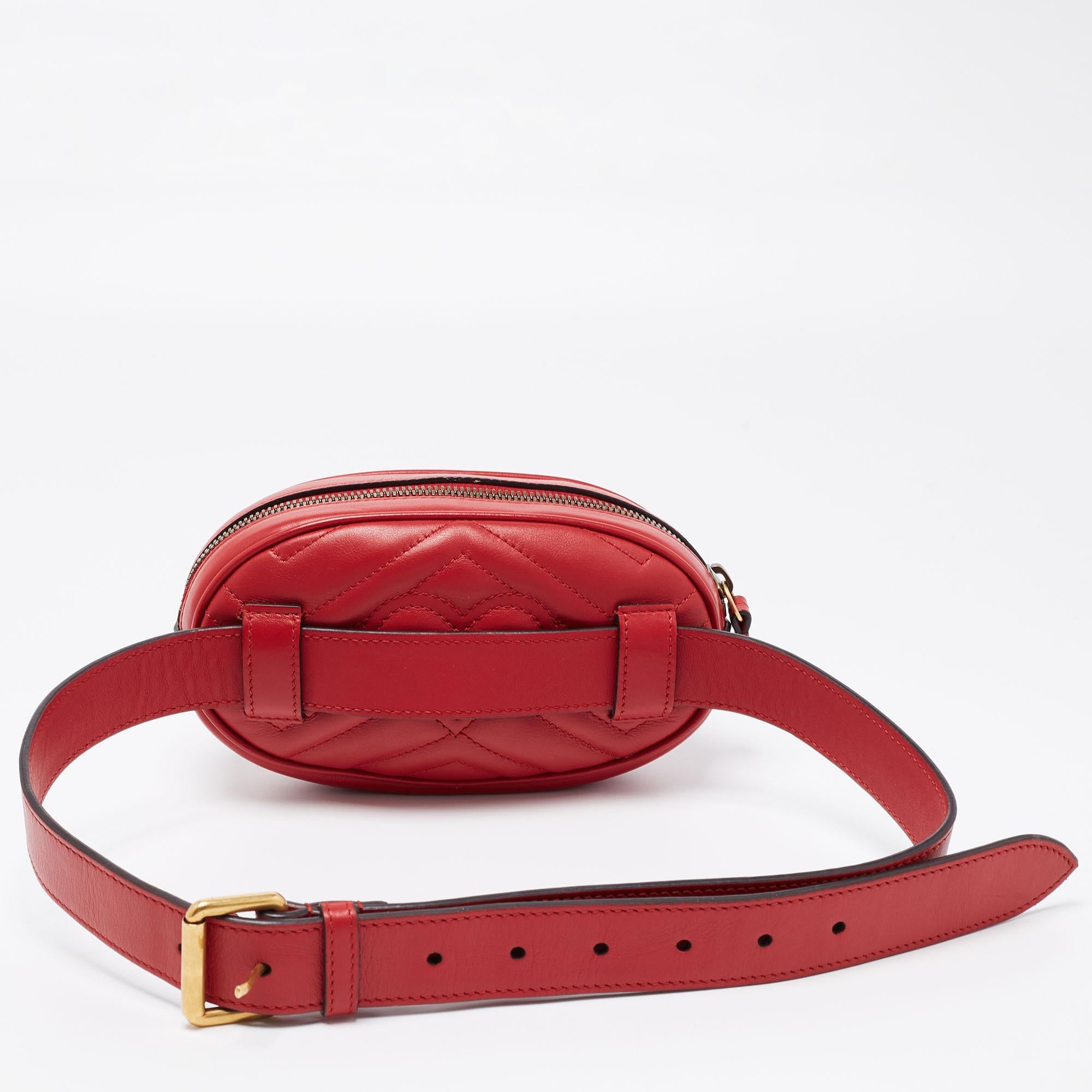 The GG Marmont belt bag was released in the brand's Pre-Fall 2017 collection, and it went on to be a hit! This one here in matelassé leather is equipped with a zipper fastening that opens to a well-sized interior. On the front, there is a GG logo,