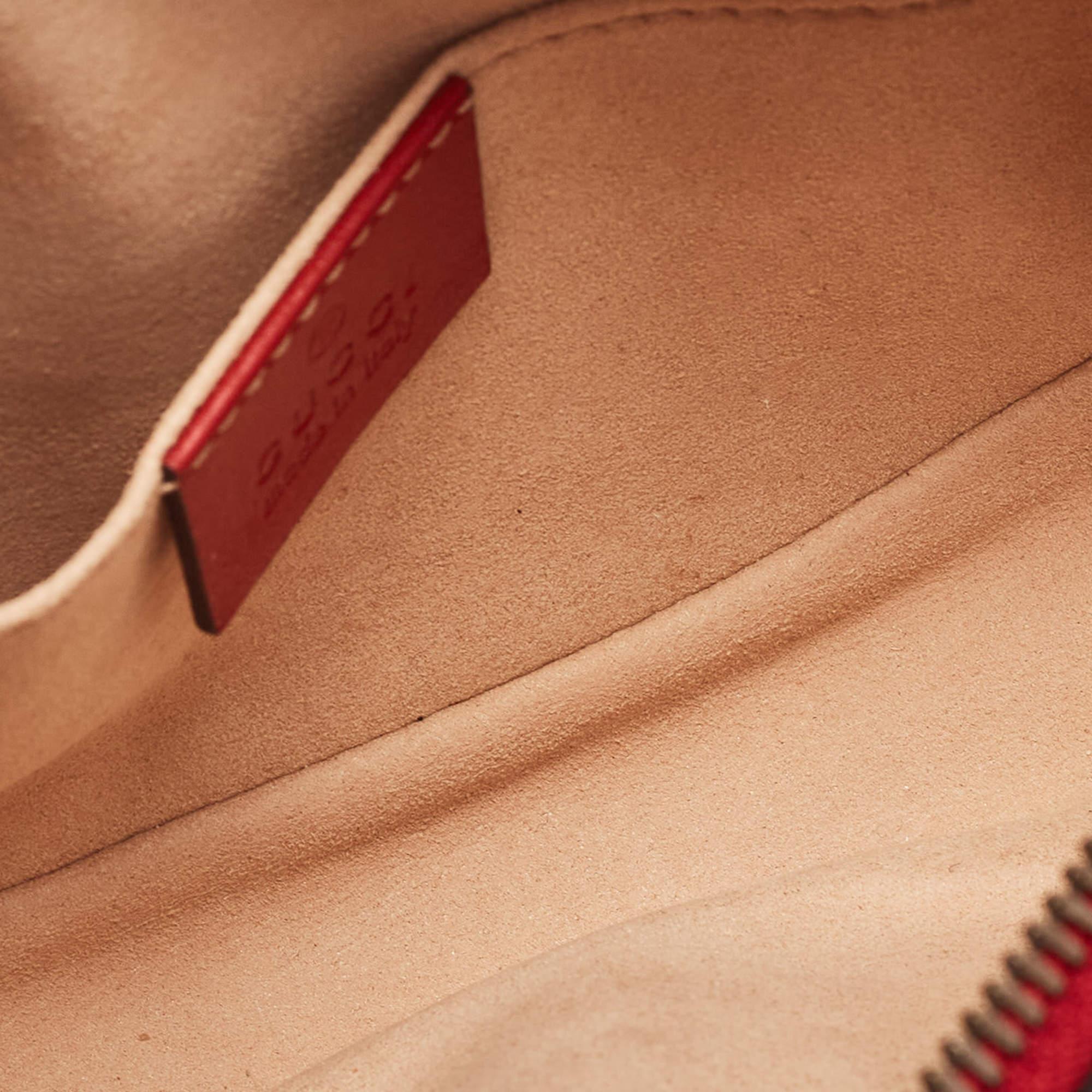 Women's Gucci Red Matelassé Leather GG Marmont Belt Bag For Sale