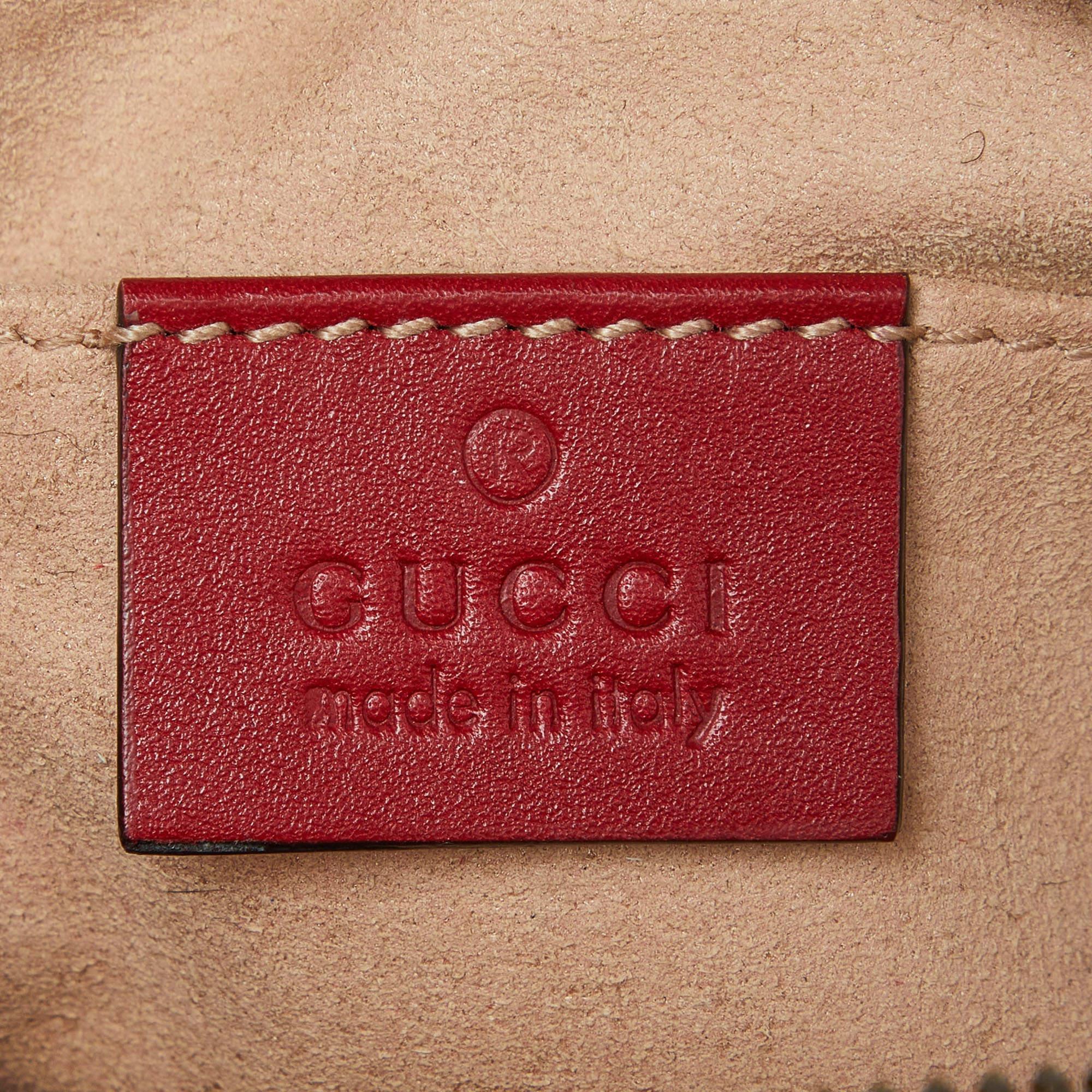 Gucci - Sac à ceinture GG Marmont en cuir matelassé rouge Pour femmes en vente