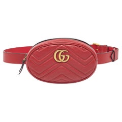 Gucci Rote Gürteltasche aus Matelassé-Leder GG Marmont