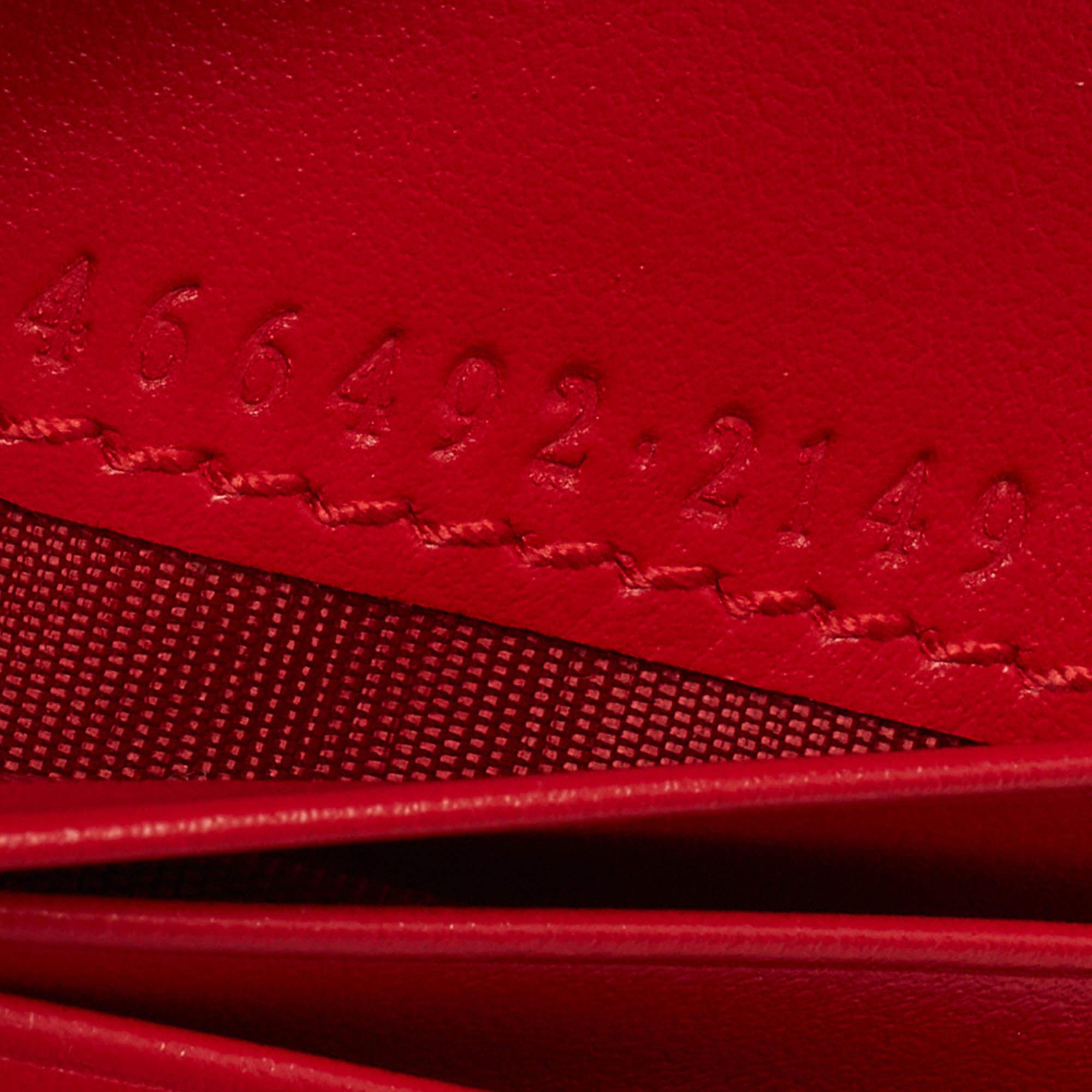 Gucci Red Matelassé Leather GG Marmont Flap Card Case In New Condition In Dubai, Al Qouz 2