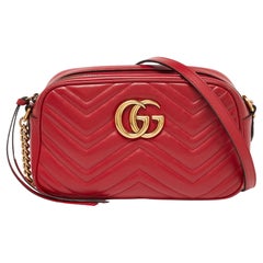 Gucci - Petit sac à bandoulière GG Marmont en cuir matelassé rouge