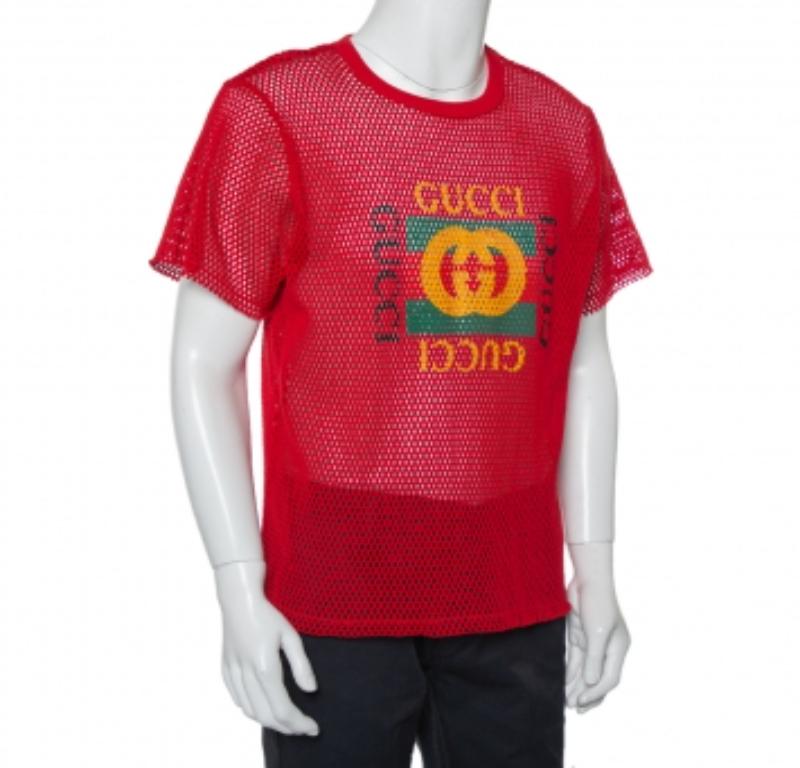 This Gucci men's T-shirt in red mesh features a loose fit, crew neckline, and short sleeves. Made in Italy, the lightweight shirt is finished with the brand's logo on the front.
